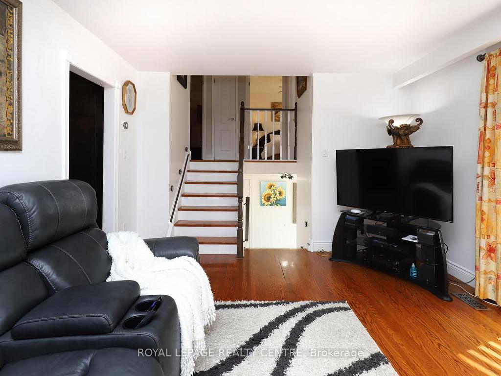 









32


Coniston

Avenue,
Brampton,




ON
L6X 2H4

