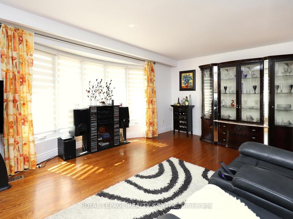 









32


Coniston

Avenue,
Brampton,




ON
L6X 2H4


