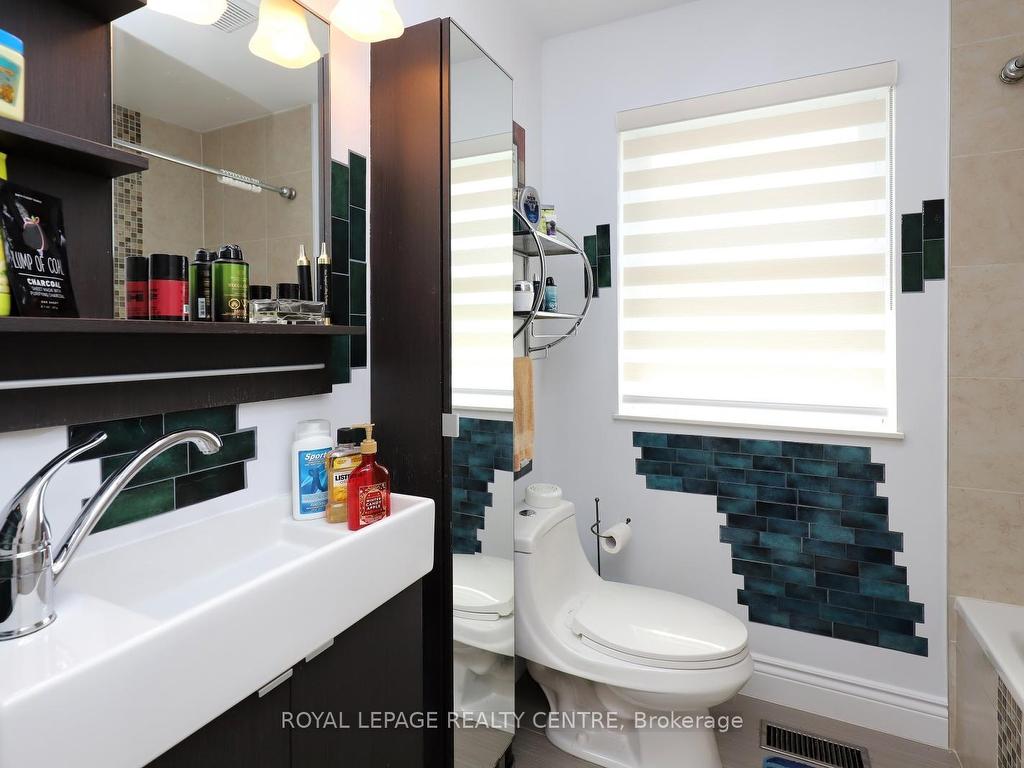









32


Coniston

Avenue,
Brampton,




ON
L6X 2H4

