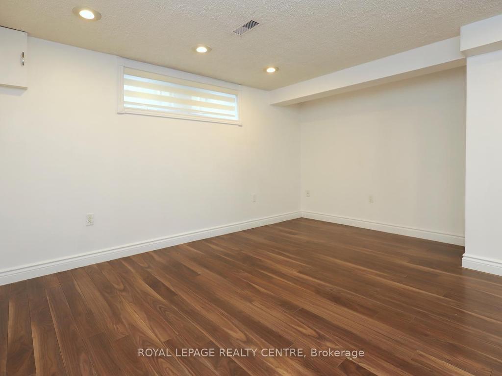 









32


Coniston

Avenue,
Brampton,




ON
L6X 2H4

