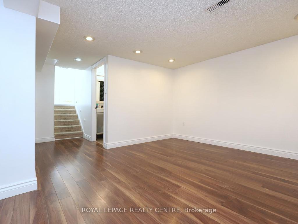 









32


Coniston

Avenue,
Brampton,




ON
L6X 2H4

