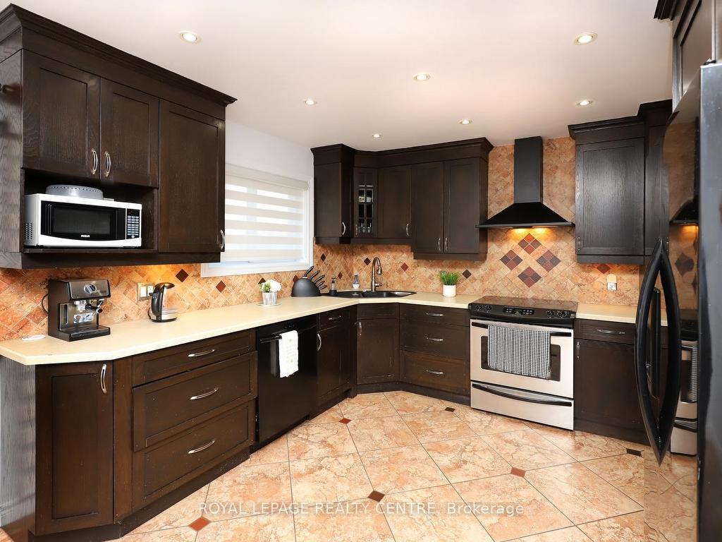 









32


Coniston

Avenue,
Brampton,




ON
L6X 2H4

