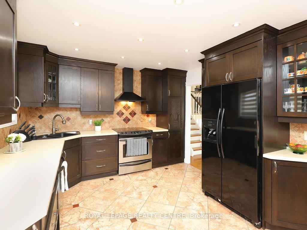 









32


Coniston

Avenue,
Brampton,




ON
L6X 2H4

