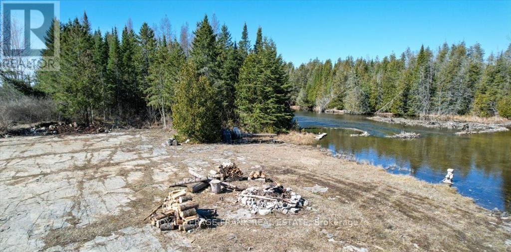 












PT LT 21 CONC 4

,
Douro-Dummer,







Ontario
K0L3A0

