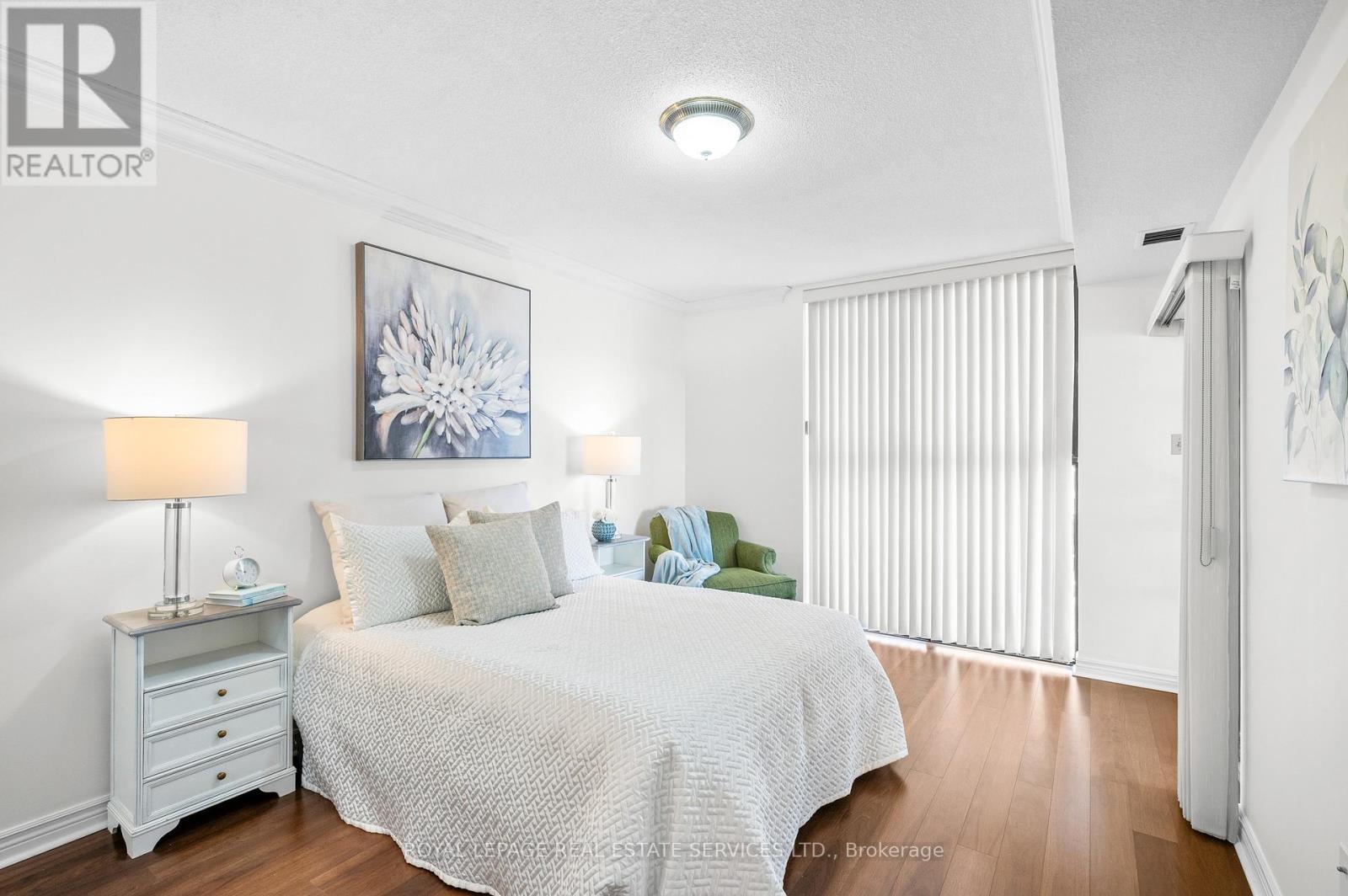 












215 - 102 BRONTE ROAD

,
Oakville,




Ontario
L6L6J5

