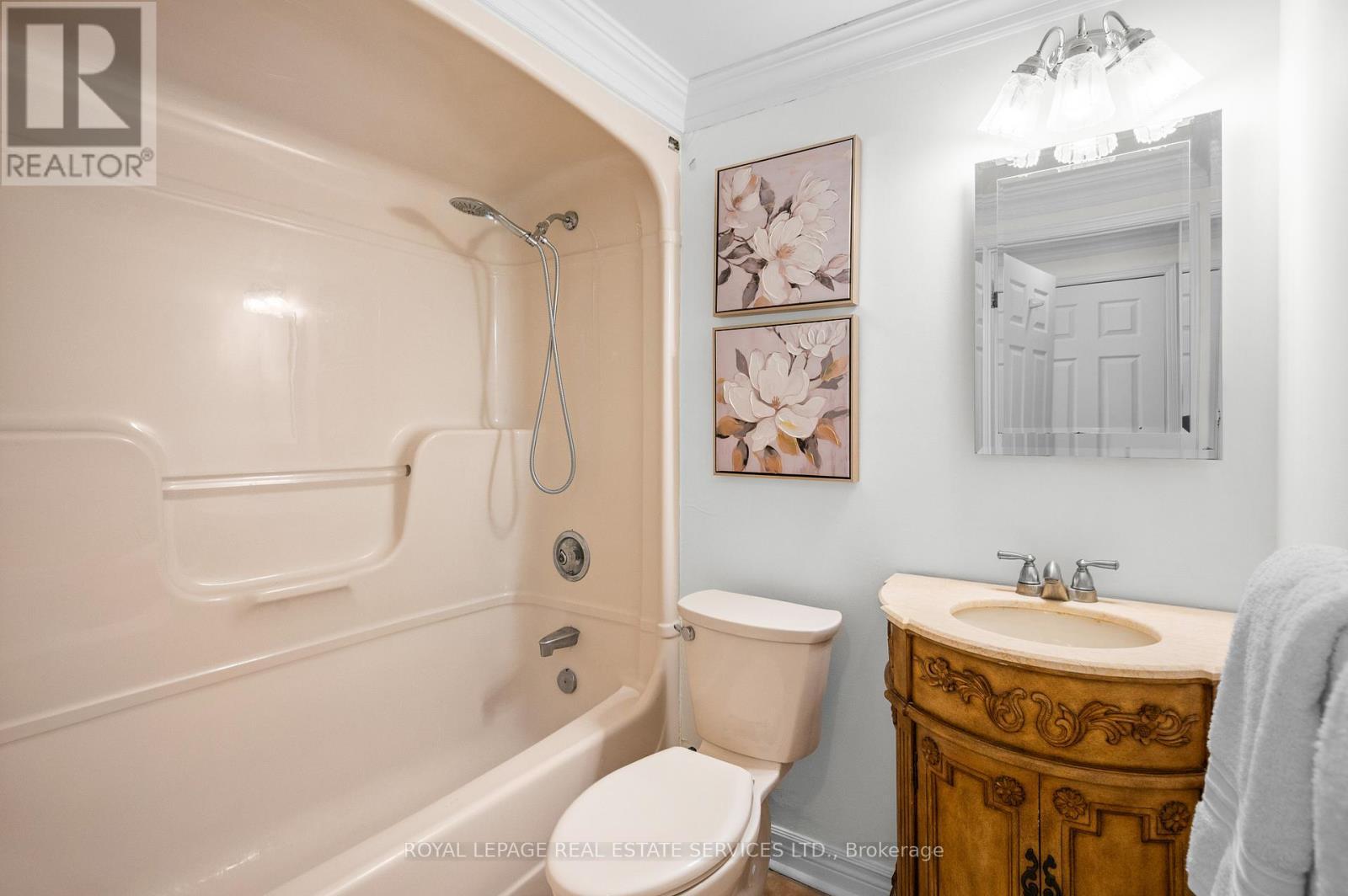 












215 - 102 BRONTE ROAD

,
Oakville,




Ontario
L6L6J5

