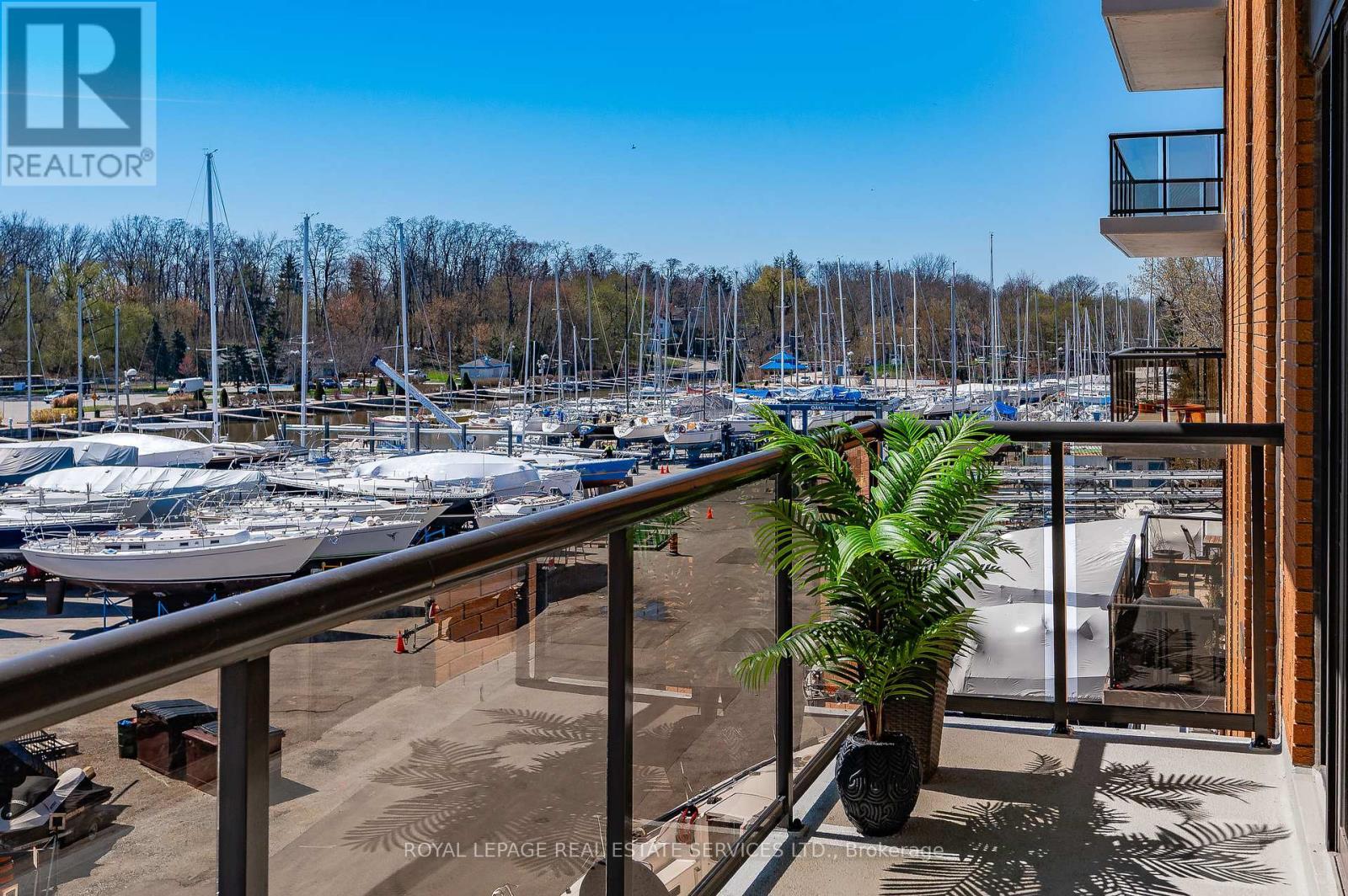 












215 - 102 BRONTE ROAD

,
Oakville,




Ontario
L6L6J5

