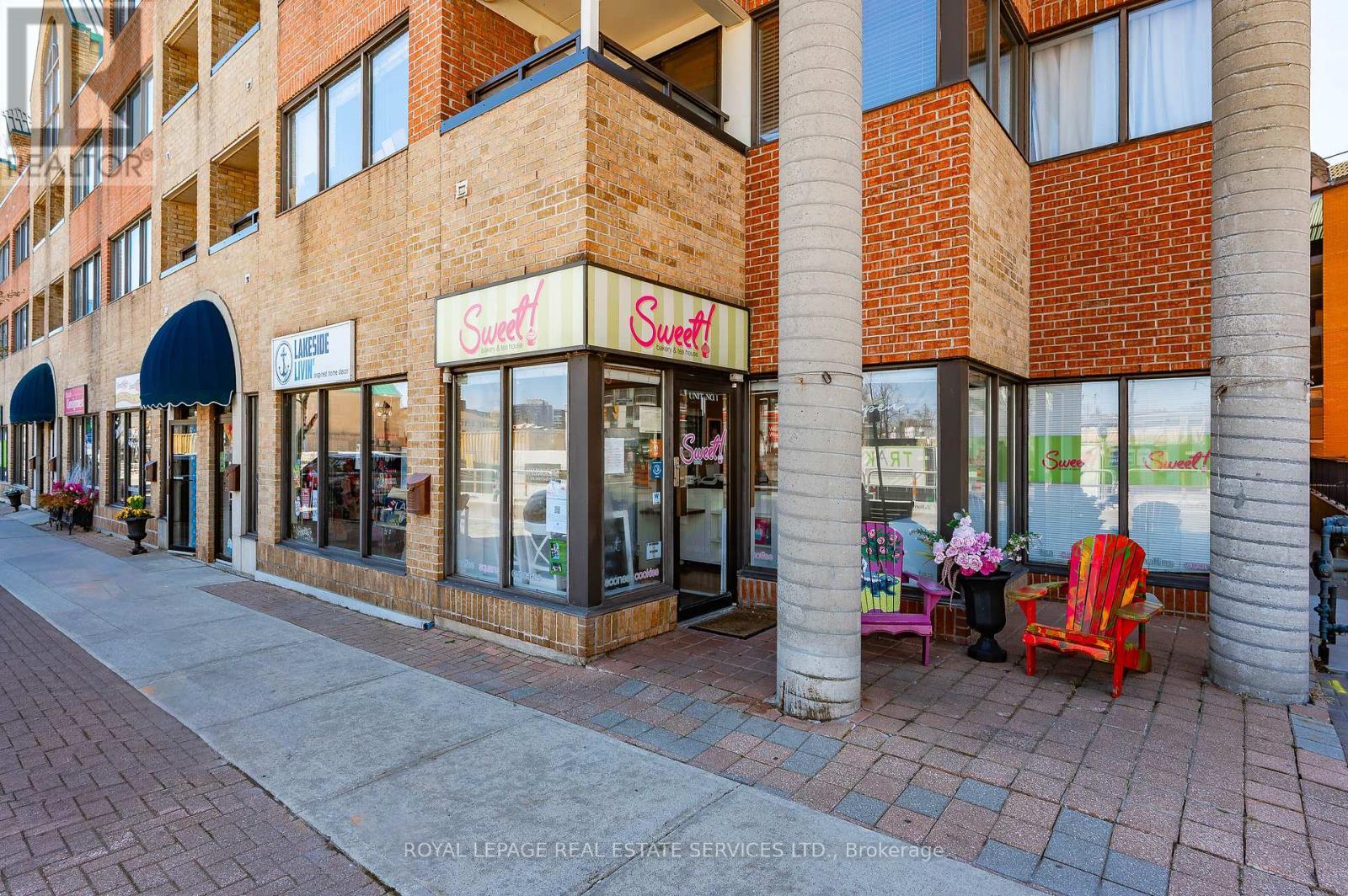 












215 - 102 BRONTE ROAD

,
Oakville,




Ontario
L6L6J5

