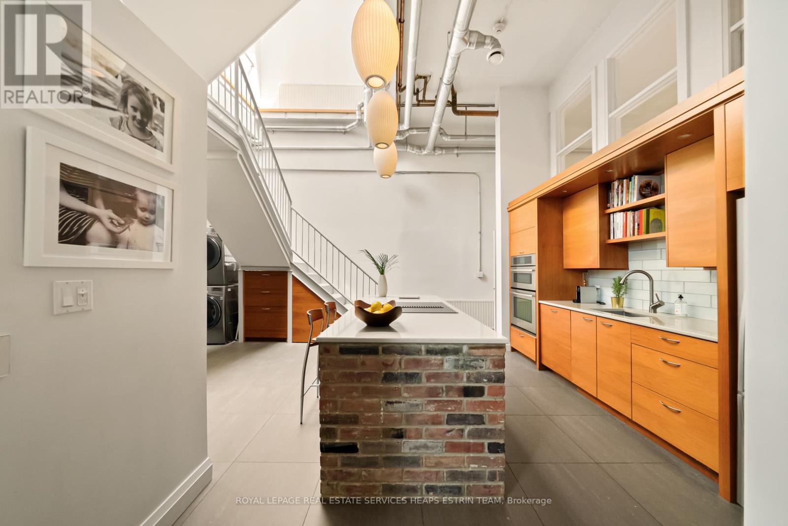 












205 - 264 SEATON STREET

,
Toronto,




Ontario
M5A2T4

