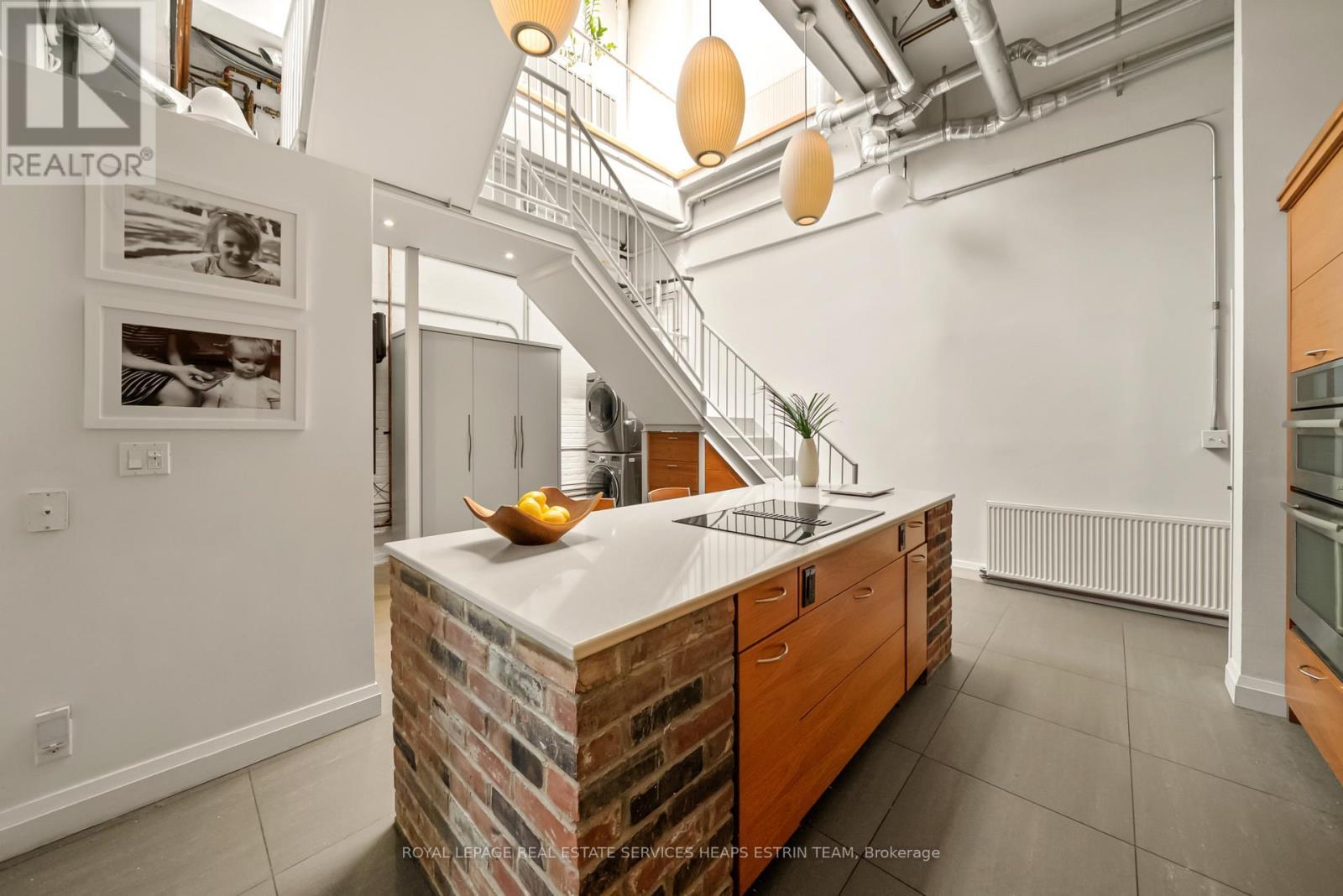 












205 - 264 SEATON STREET

,
Toronto,




Ontario
M5A2T4

