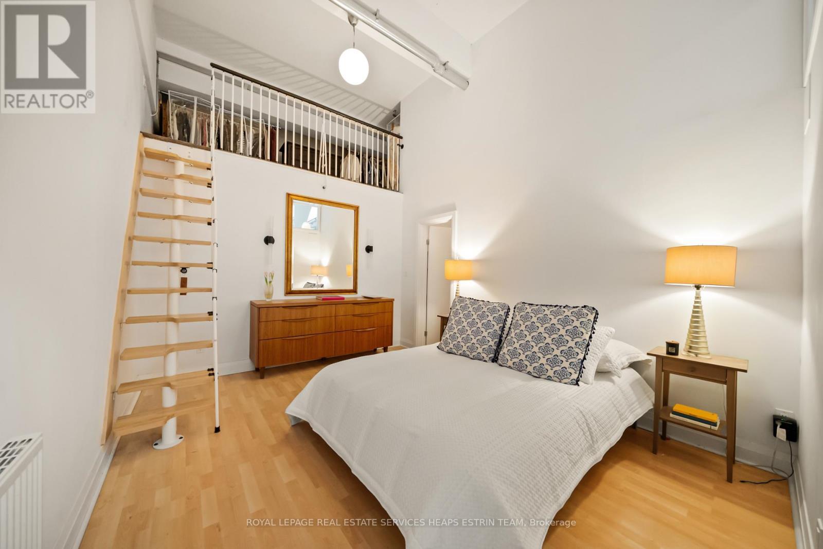 












205 - 264 SEATON STREET

,
Toronto,




Ontario
M5A2T4

