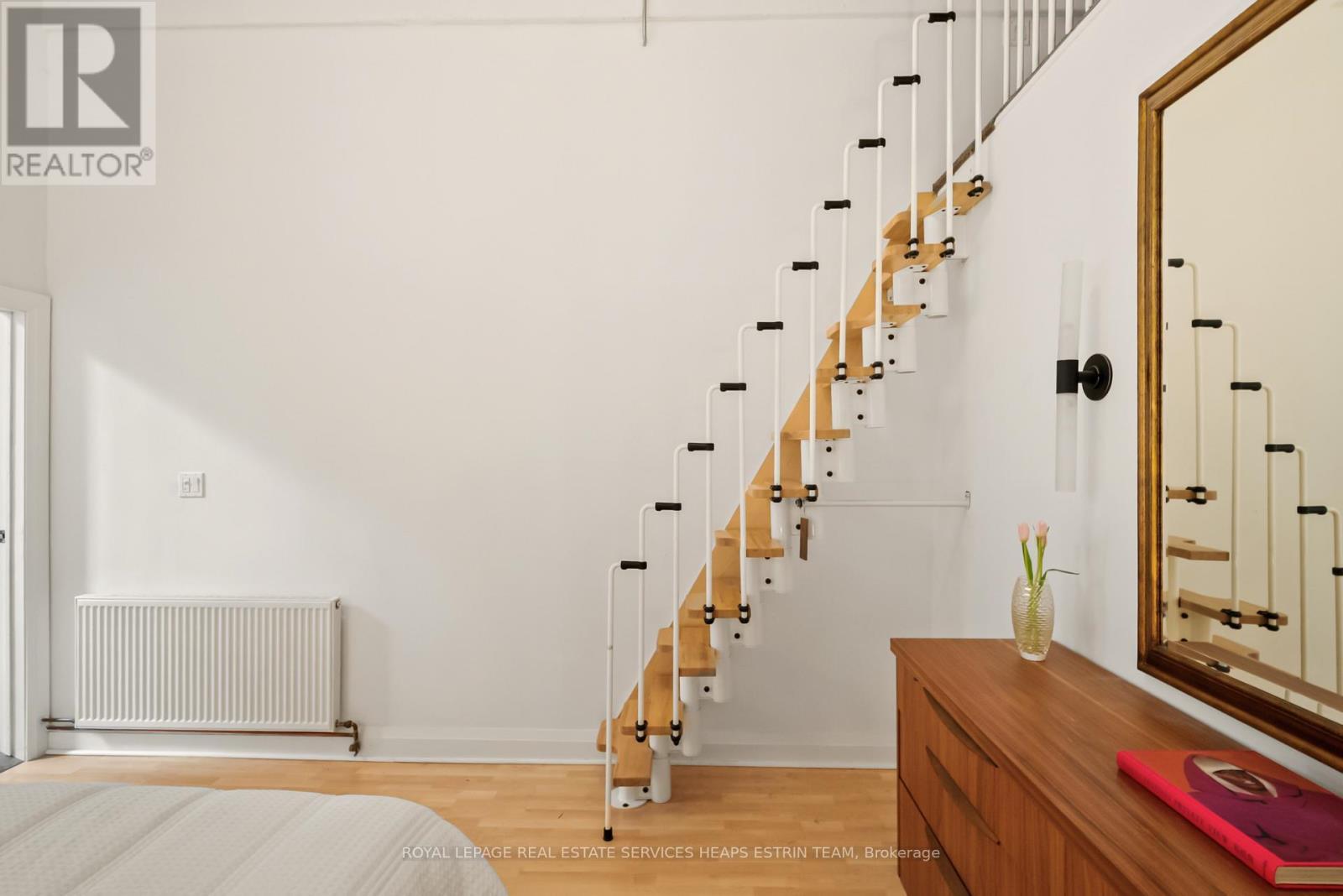 












205 - 264 SEATON STREET

,
Toronto,




Ontario
M5A2T4


