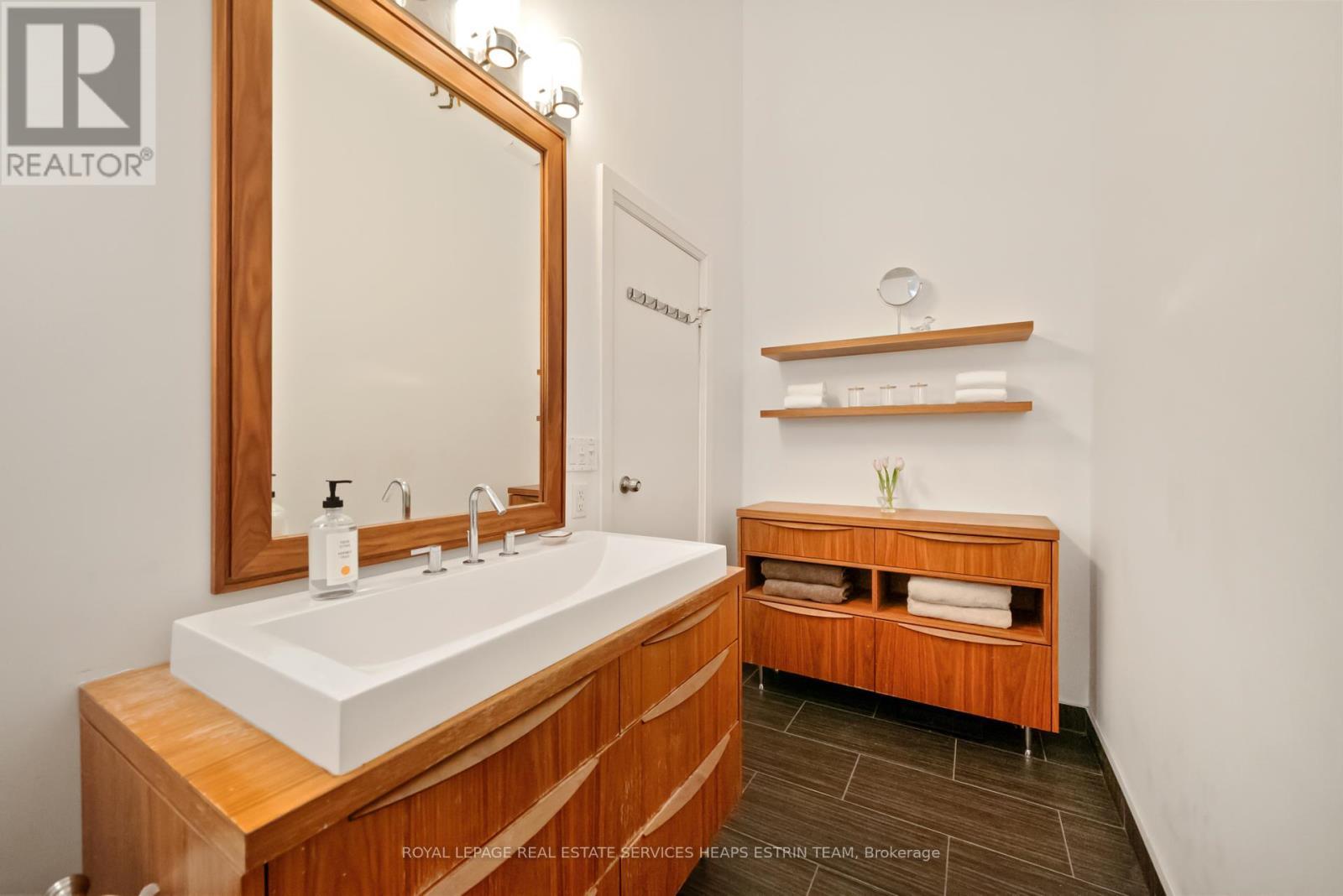 












205 - 264 SEATON STREET

,
Toronto,




Ontario
M5A2T4

