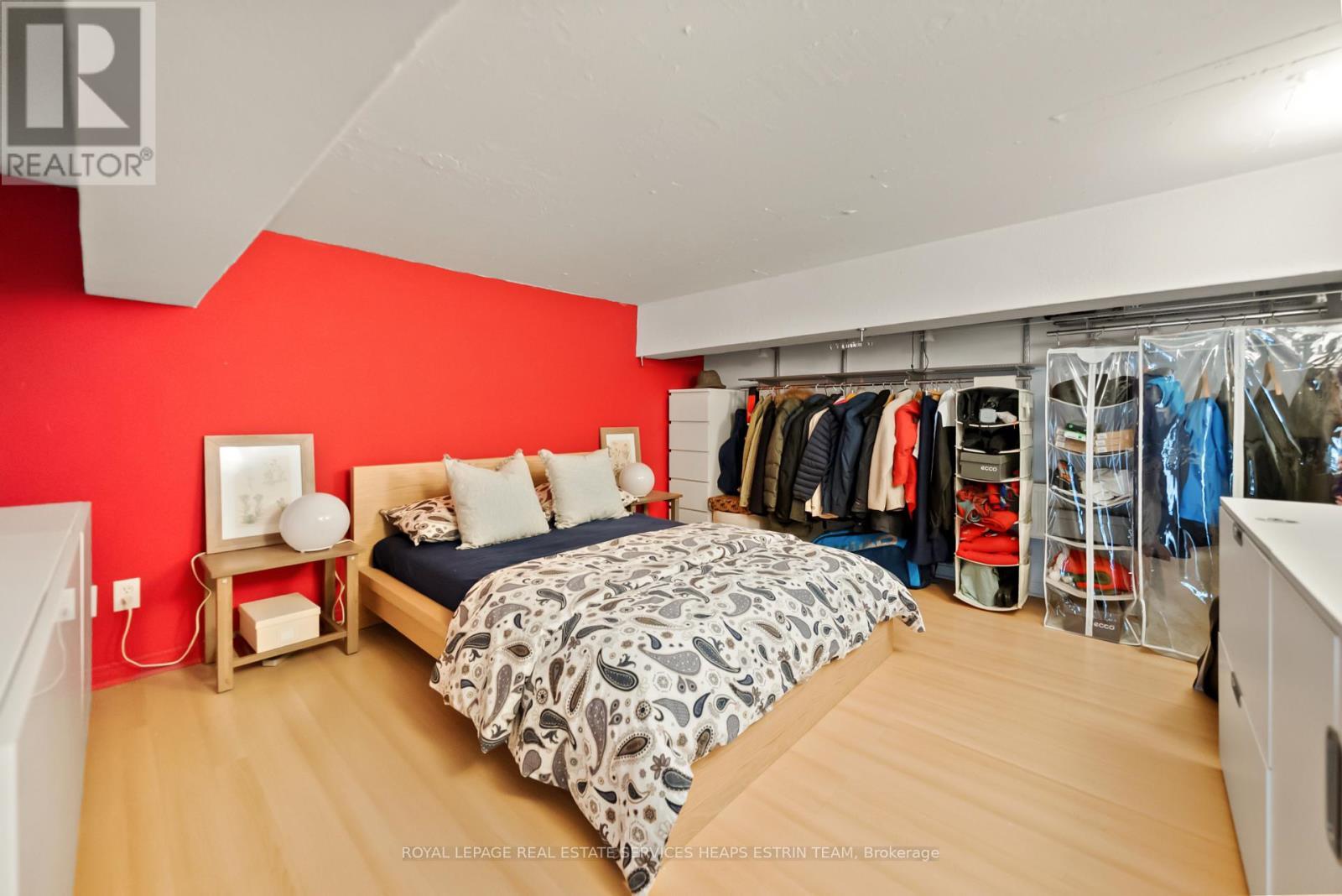 












205 - 264 SEATON STREET

,
Toronto,




Ontario
M5A2T4


