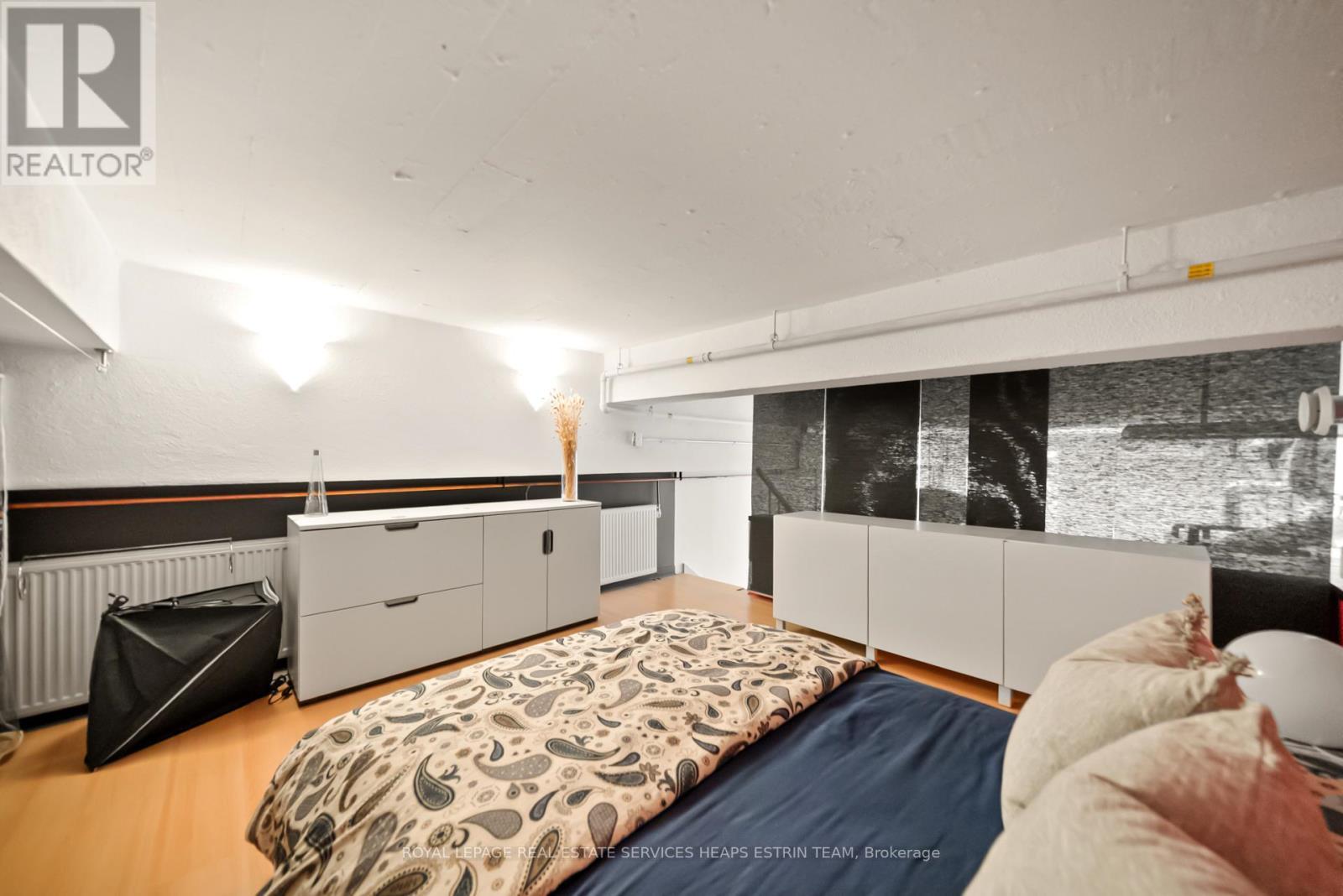 












205 - 264 SEATON STREET

,
Toronto,




Ontario
M5A2T4


