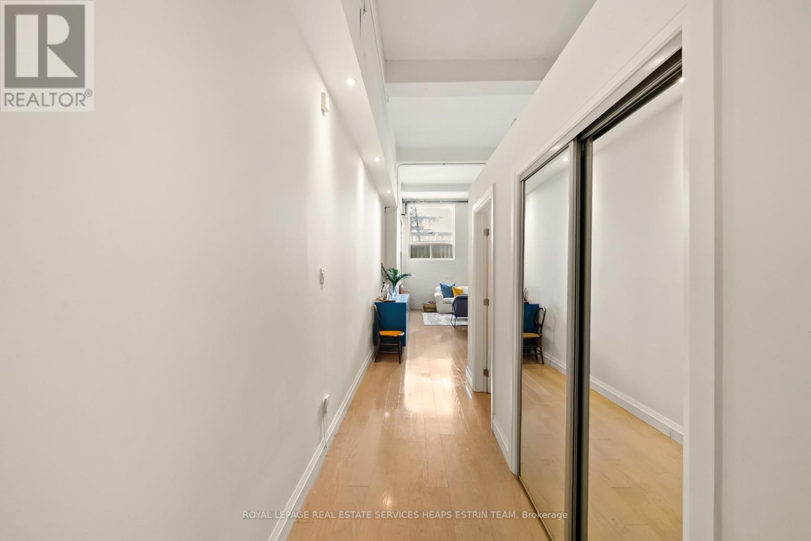 












205 - 264 SEATON STREET

,
Toronto,




Ontario
M5A2T4

