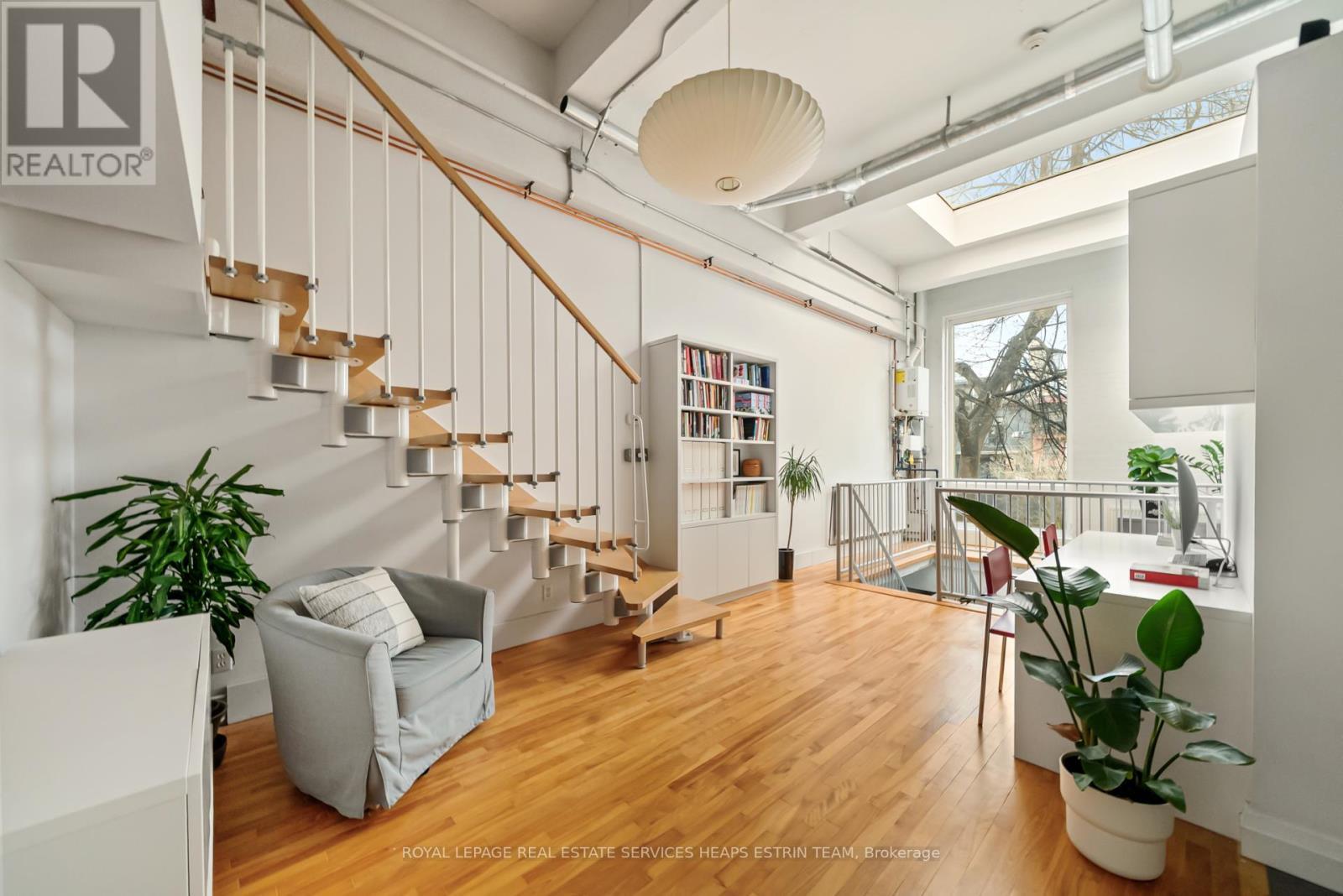 












205 - 264 SEATON STREET

,
Toronto,




Ontario
M5A2T4

