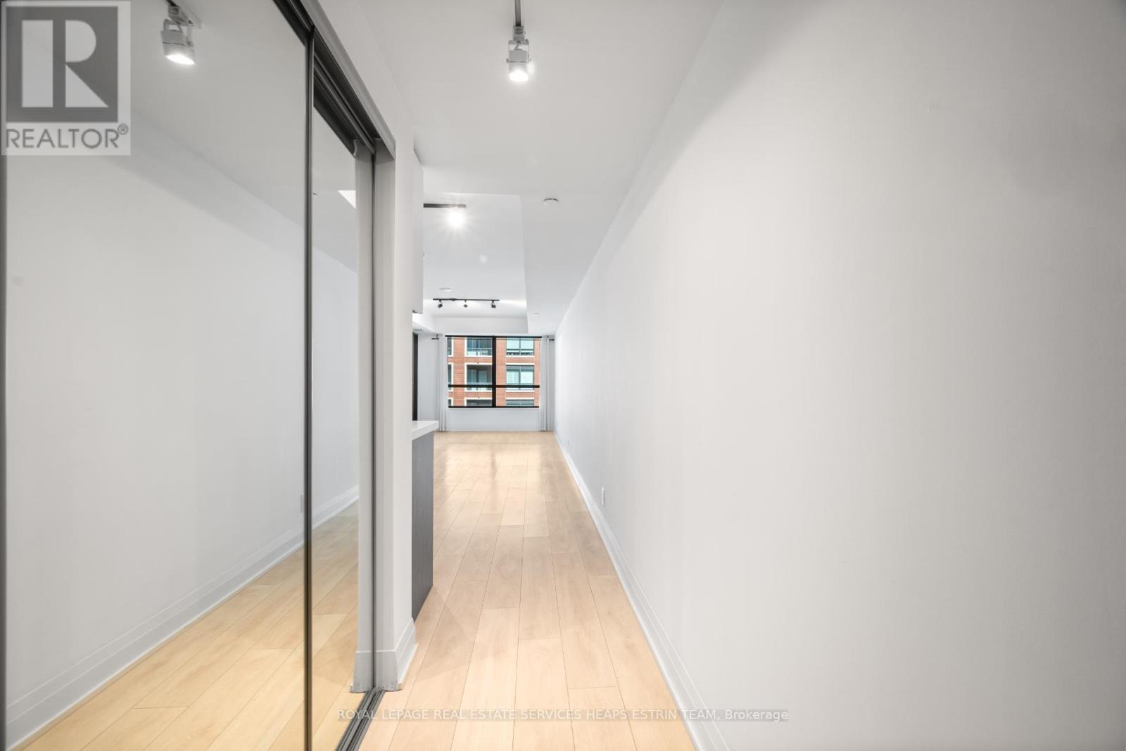 












504 - 33 FREDERICK TODD WAY

,
Toronto,




Ontario
M4G0C9

