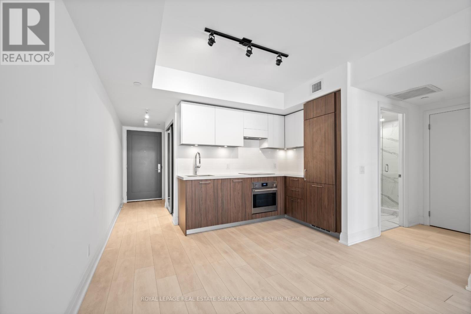 












504 - 33 FREDERICK TODD WAY

,
Toronto,




Ontario
M4G0C9

