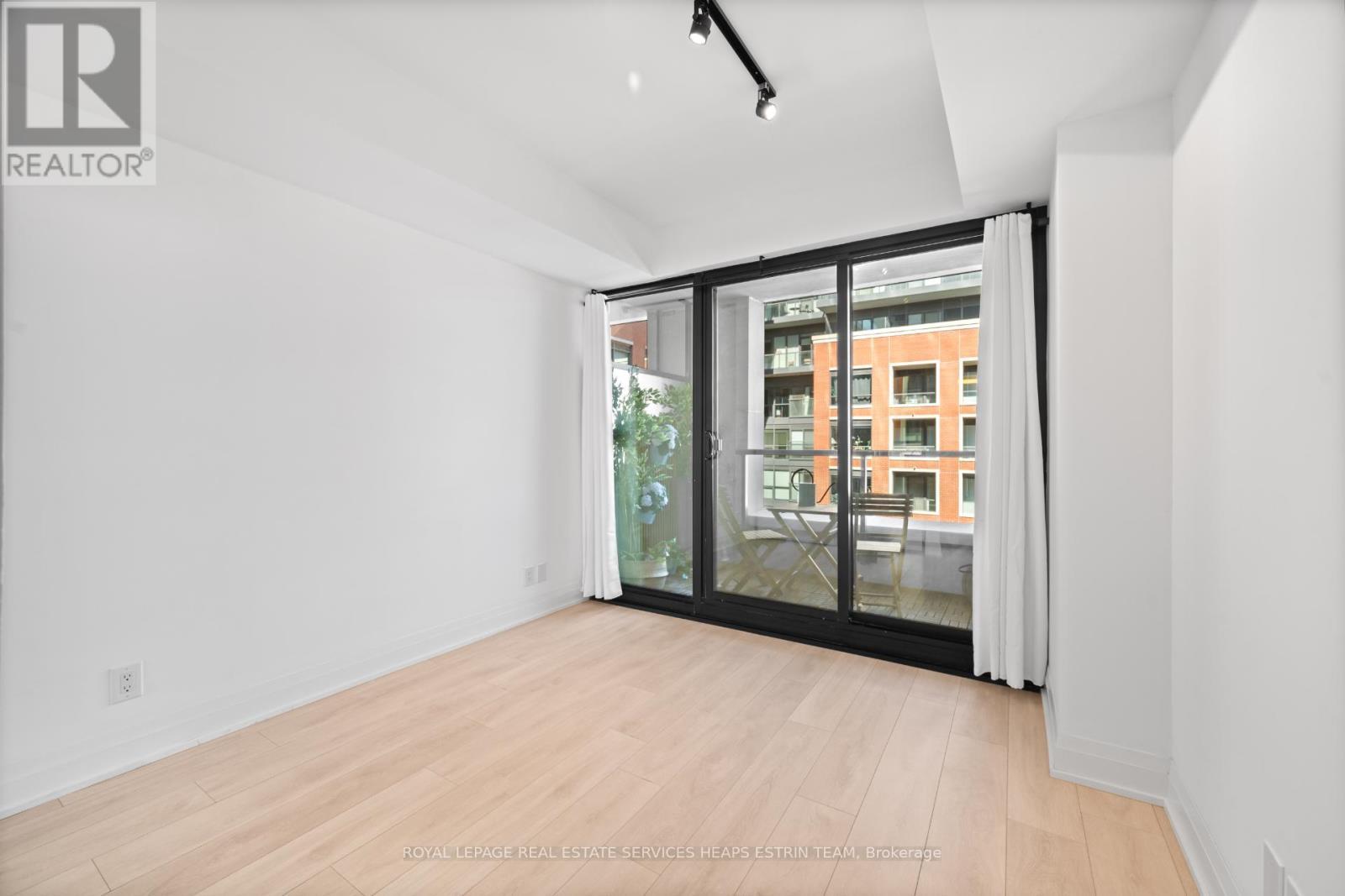 












504 - 33 FREDERICK TODD WAY

,
Toronto,




Ontario
M4G0C9

