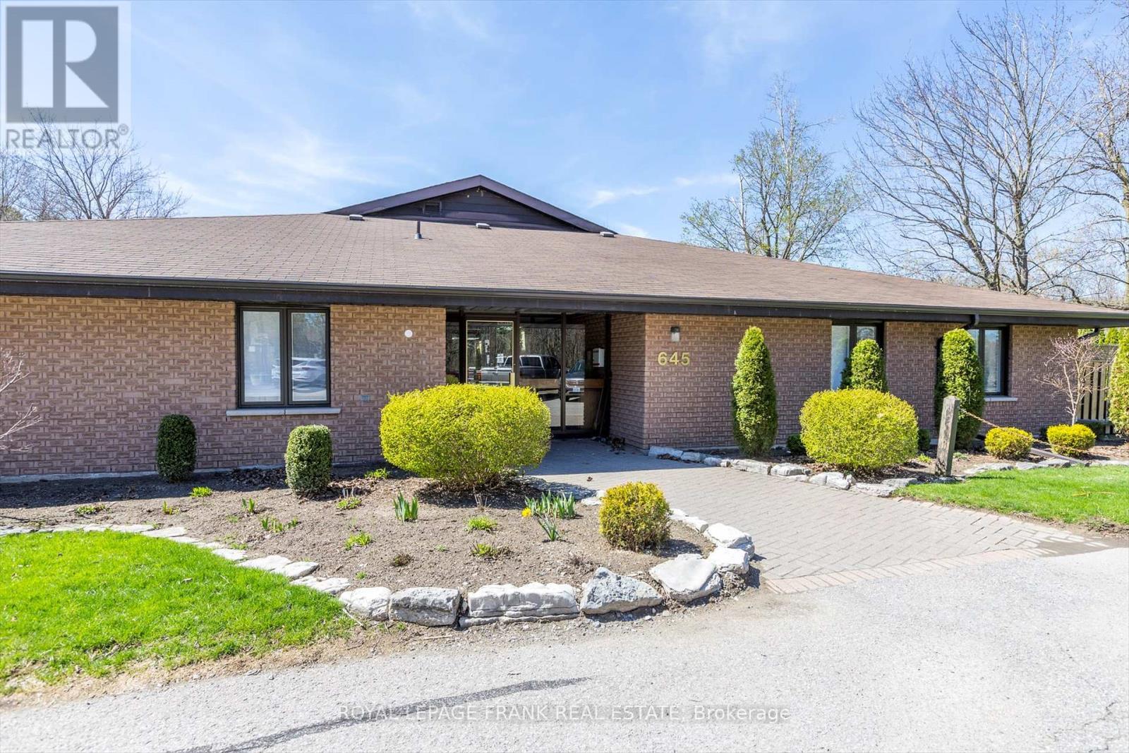 












8 - 645 WHITAKER STREET

,
Peterborough East (North),




Ontario
K9H7L5


