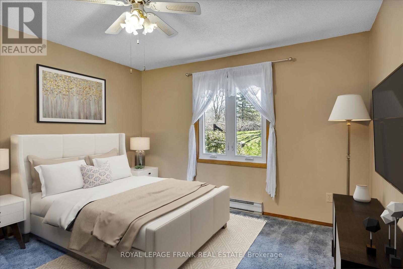 












8 - 645 WHITAKER STREET

,
Peterborough East (North),




Ontario
K9H7L5

