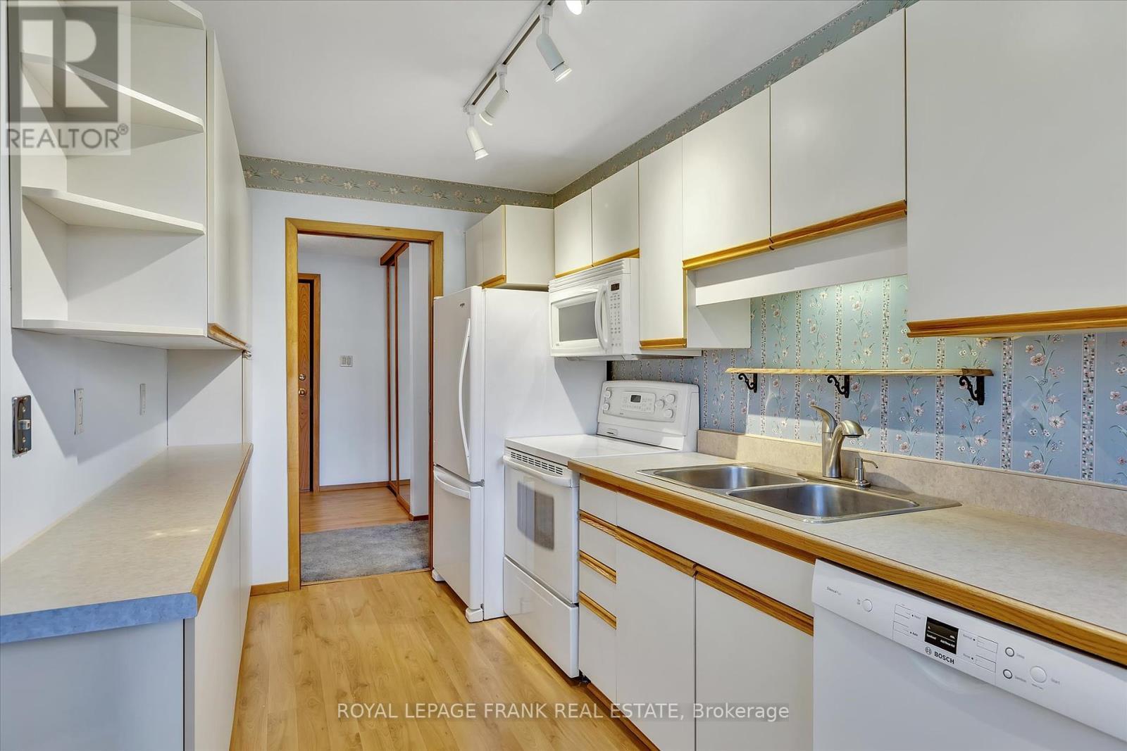 












8 - 645 WHITAKER STREET

,
Peterborough East (North),




Ontario
K9H7L5

