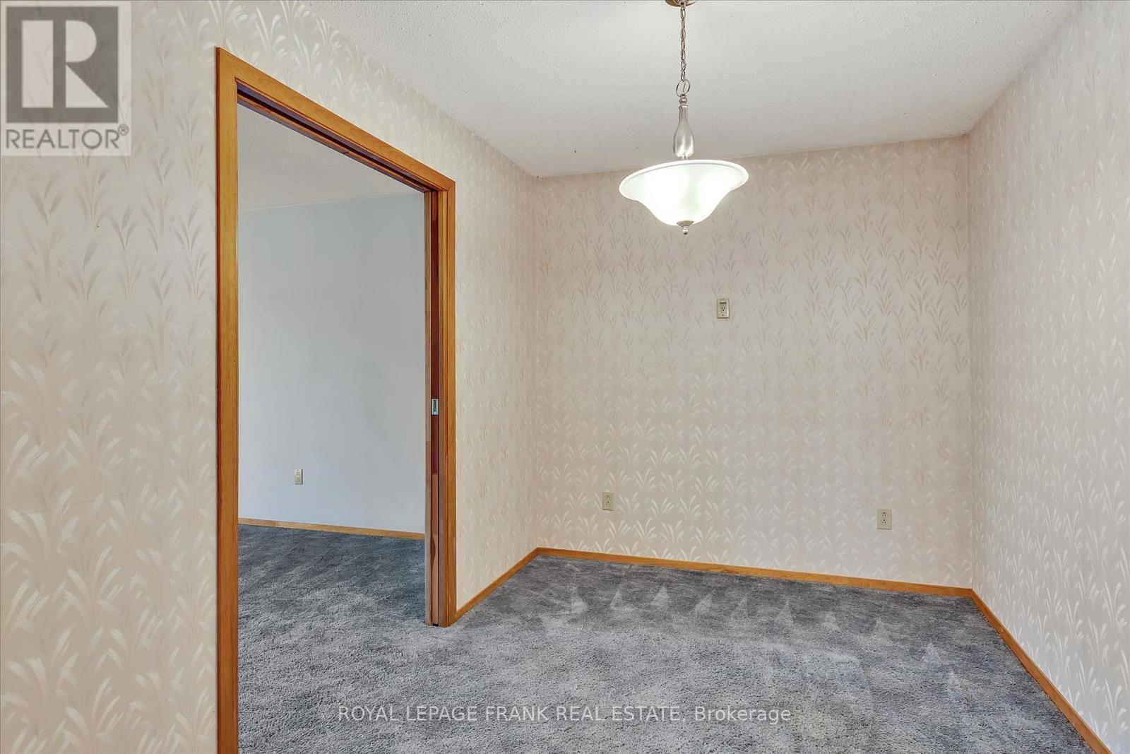 












8 - 645 WHITAKER STREET

,
Peterborough East (North),




Ontario
K9H7L5

