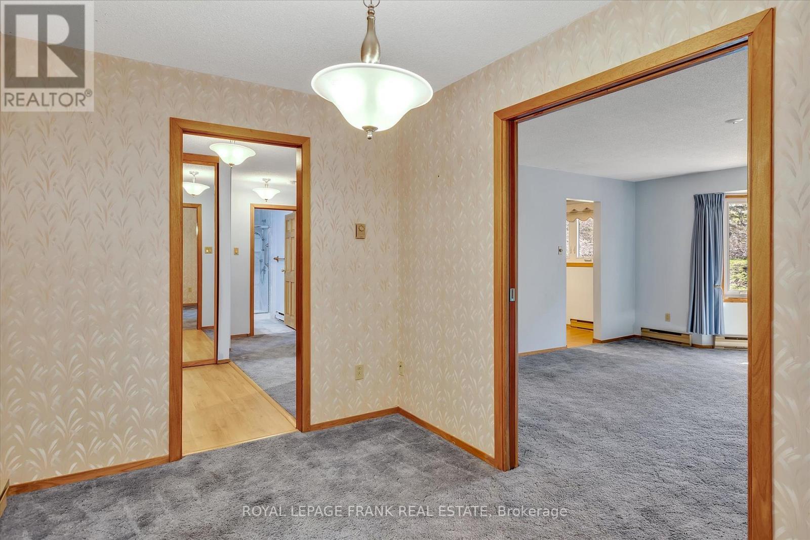 












8 - 645 WHITAKER STREET

,
Peterborough East (North),




Ontario
K9H7L5

