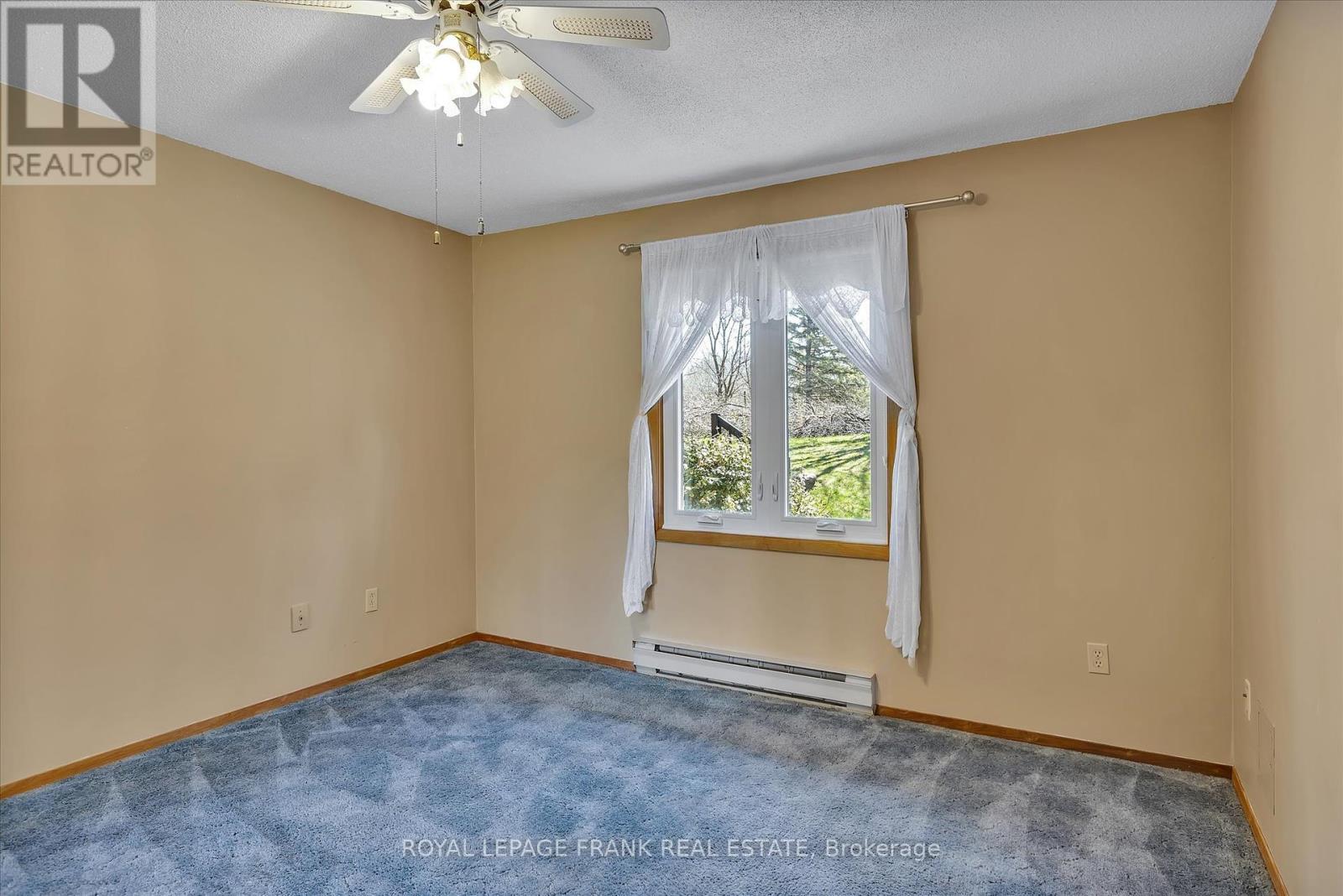 












8 - 645 WHITAKER STREET

,
Peterborough East (North),




Ontario
K9H7L5

