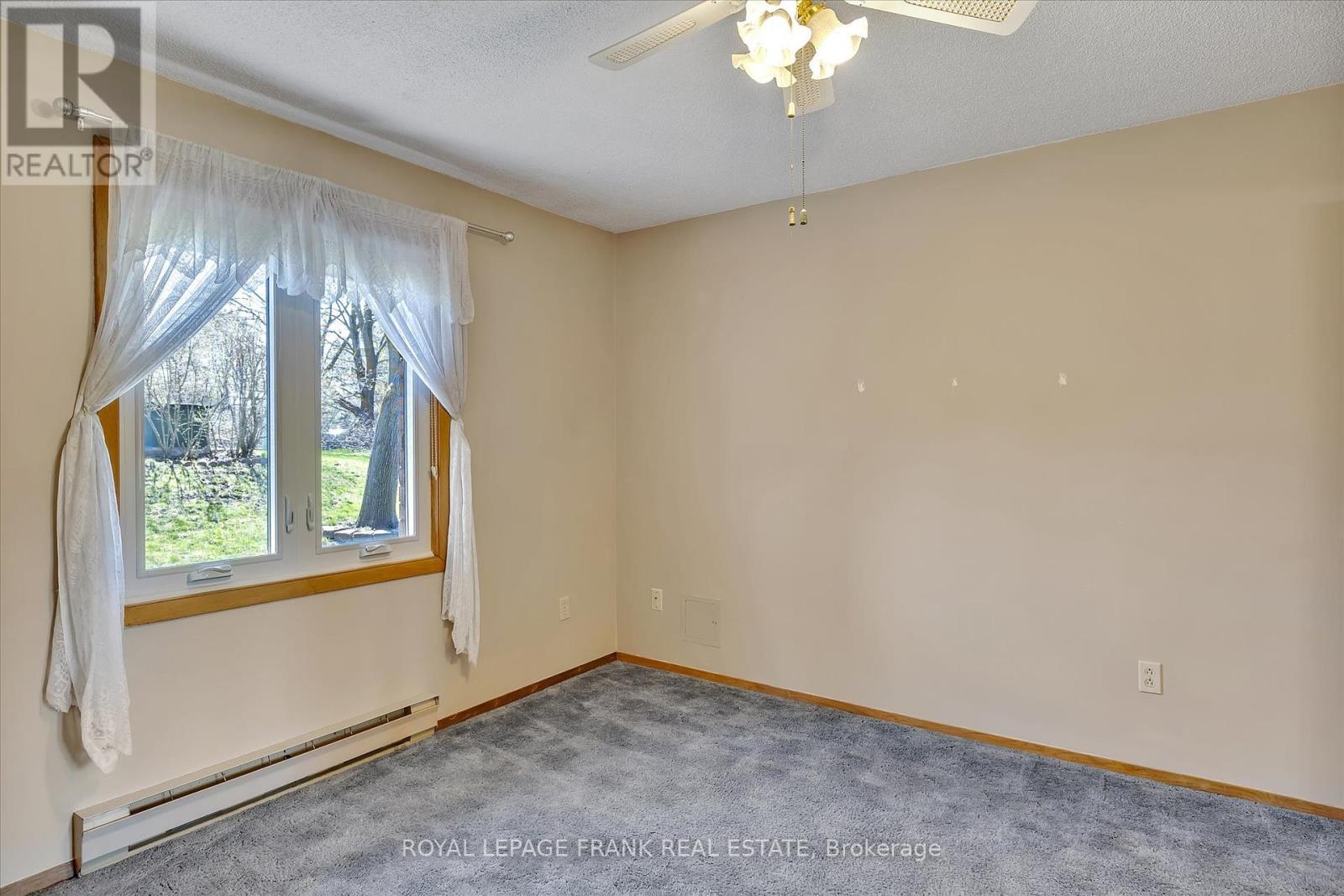 












8 - 645 WHITAKER STREET

,
Peterborough East (North),




Ontario
K9H7L5

