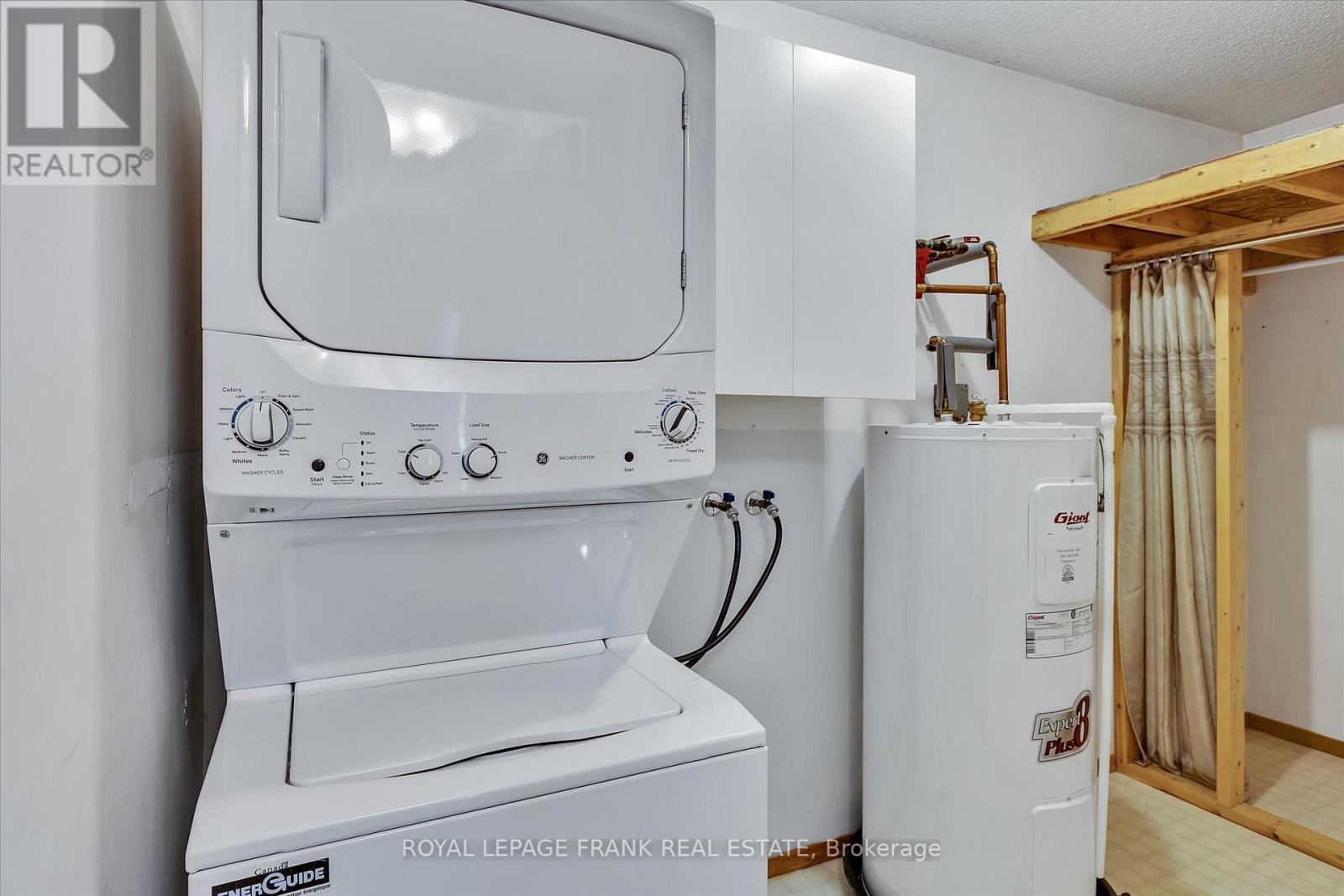 












8 - 645 WHITAKER STREET

,
Peterborough East (North),




Ontario
K9H7L5

