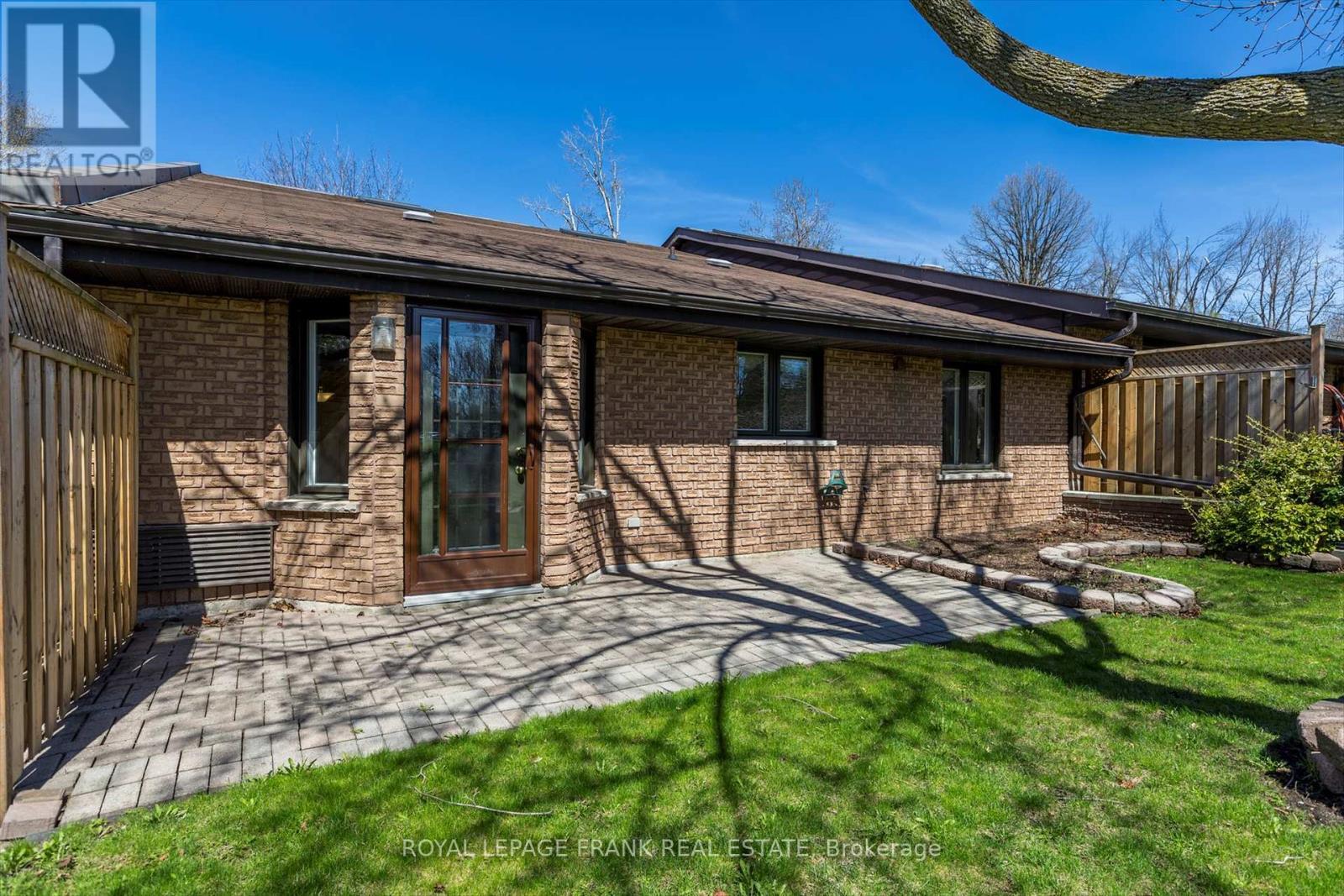 












8 - 645 WHITAKER STREET

,
Peterborough East (North),




Ontario
K9H7L5

