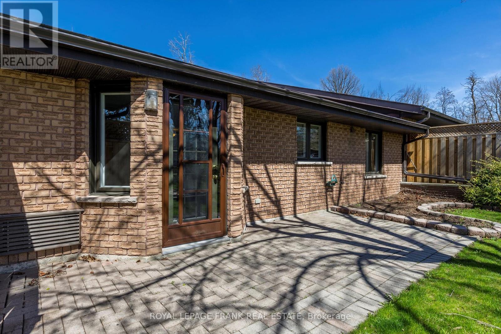 












8 - 645 WHITAKER STREET

,
Peterborough East (North),




Ontario
K9H7L5

