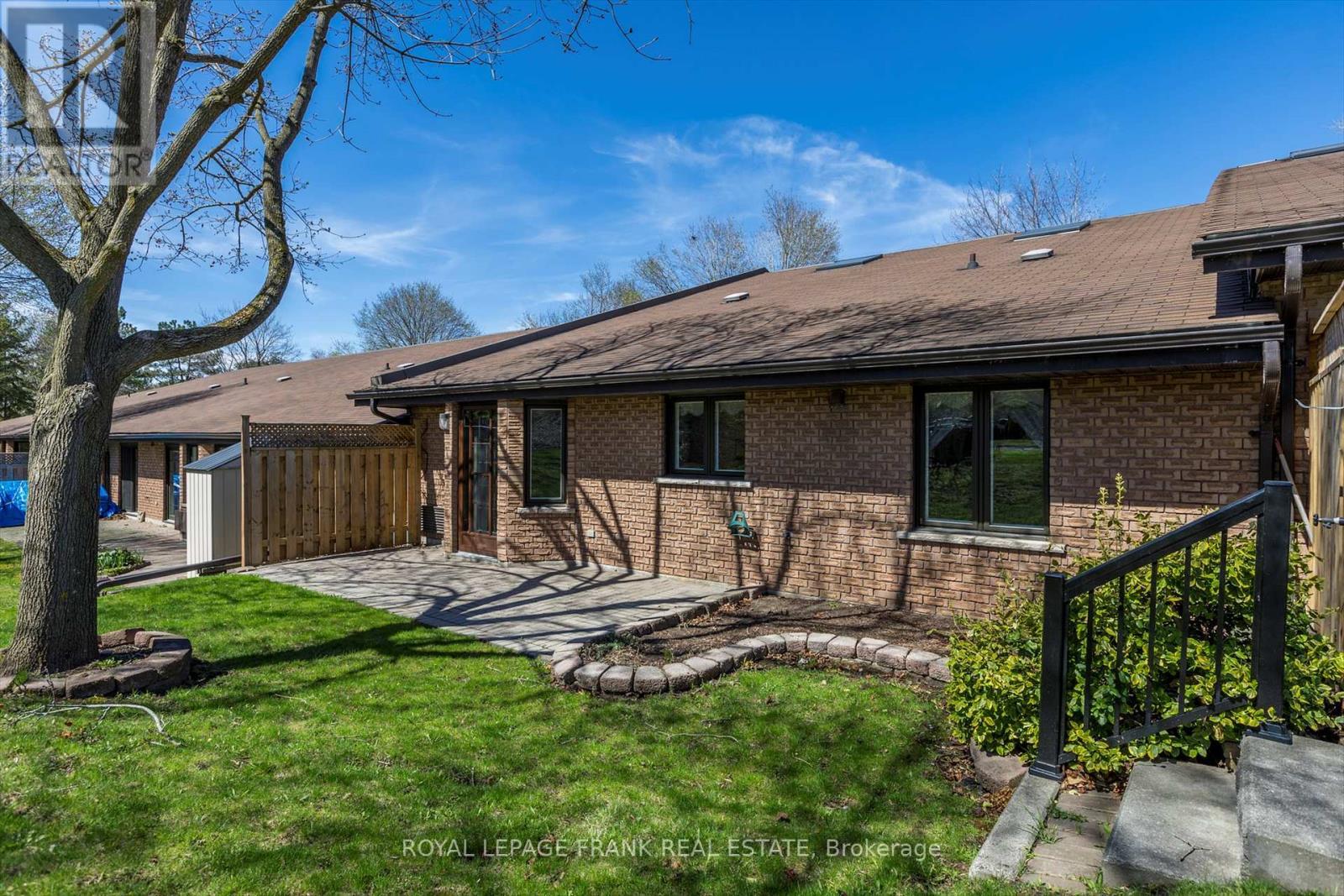












8 - 645 WHITAKER STREET

,
Peterborough East (North),




Ontario
K9H7L5

