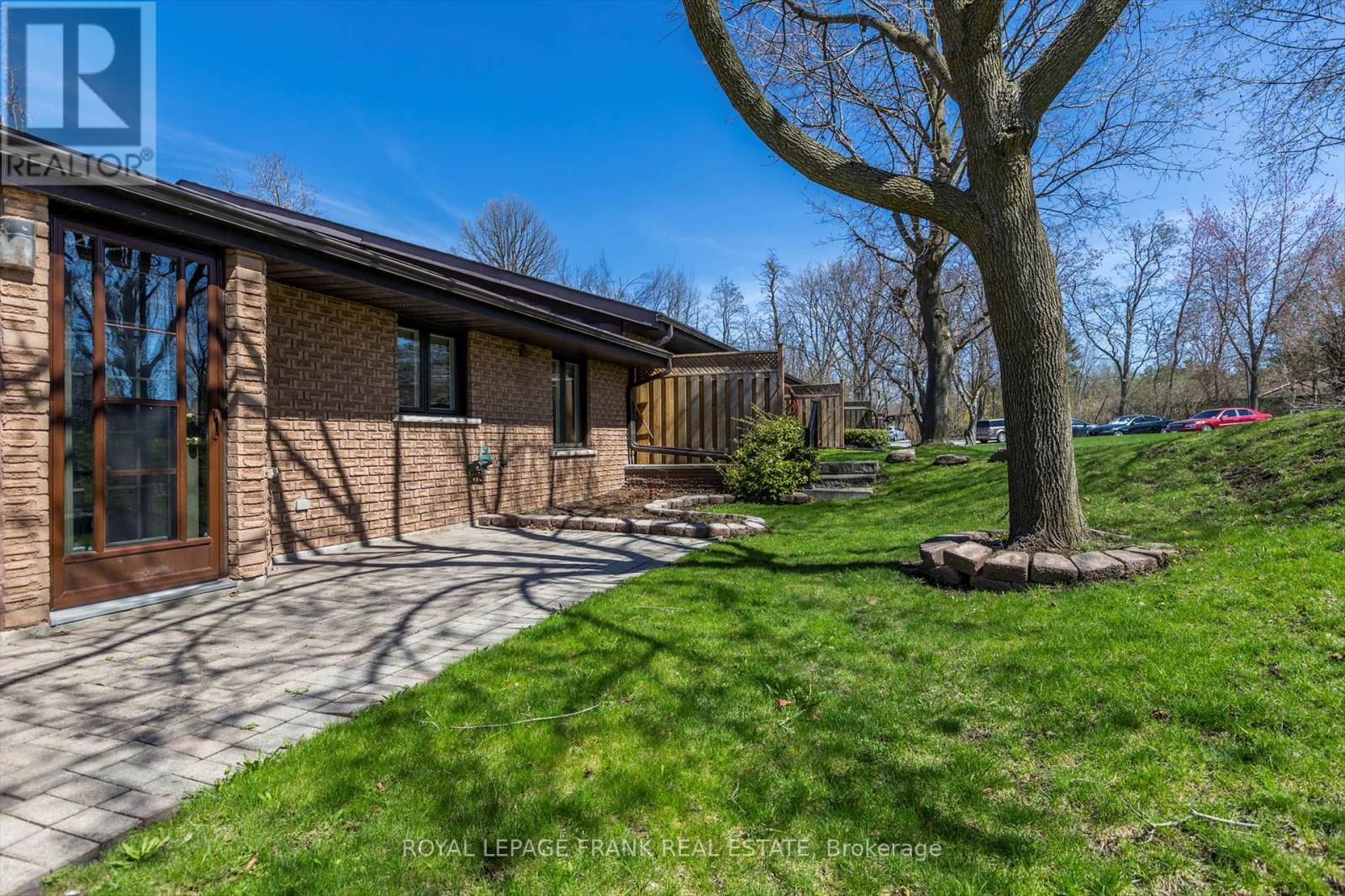 












8 - 645 WHITAKER STREET

,
Peterborough East (North),




Ontario
K9H7L5

