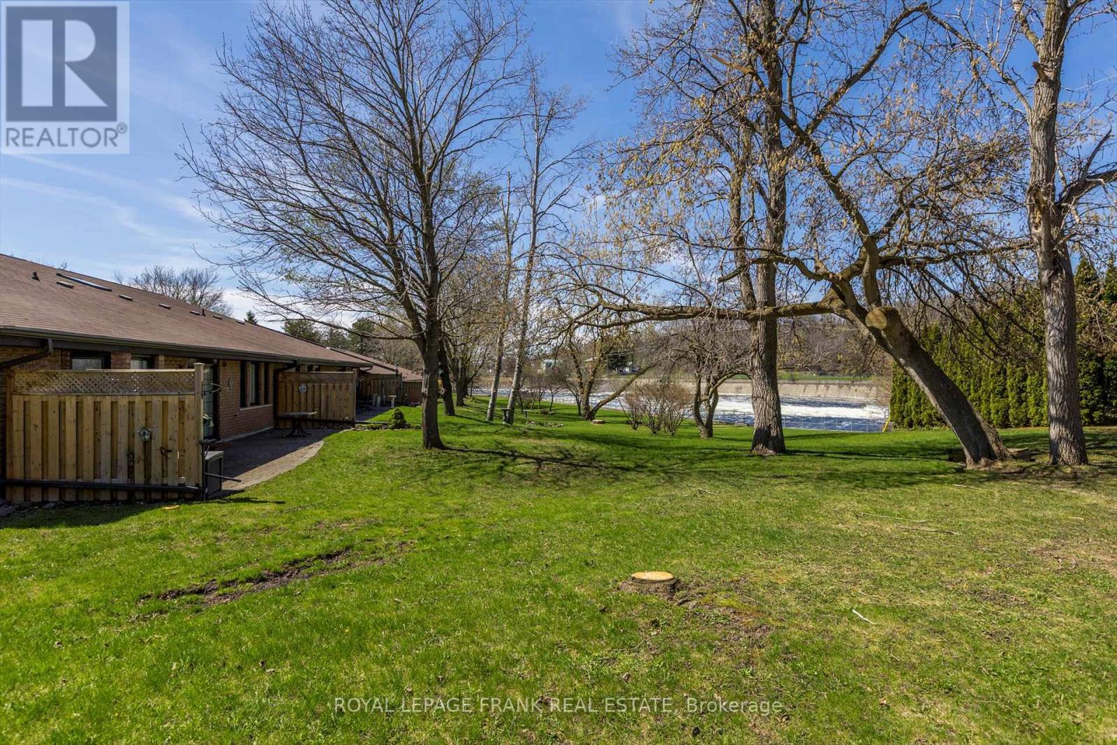 












8 - 645 WHITAKER STREET

,
Peterborough East (North),




Ontario
K9H7L5


