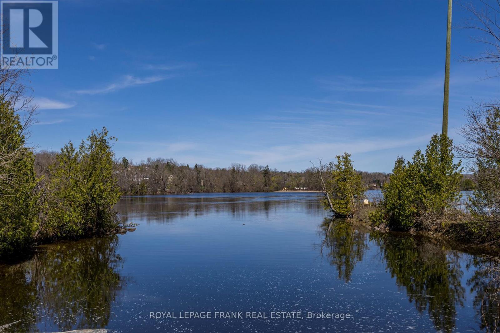 












8 - 645 WHITAKER STREET

,
Peterborough East (North),




Ontario
K9H7L5


