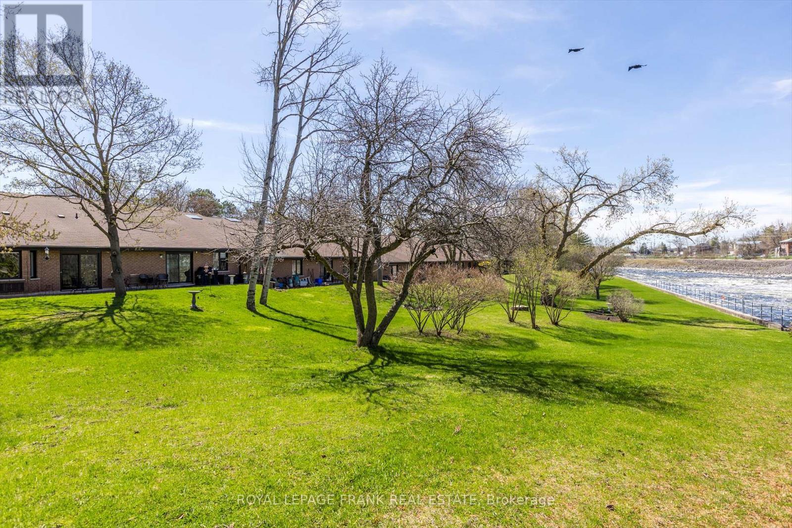 












8 - 645 WHITAKER STREET

,
Peterborough East (North),




Ontario
K9H7L5

