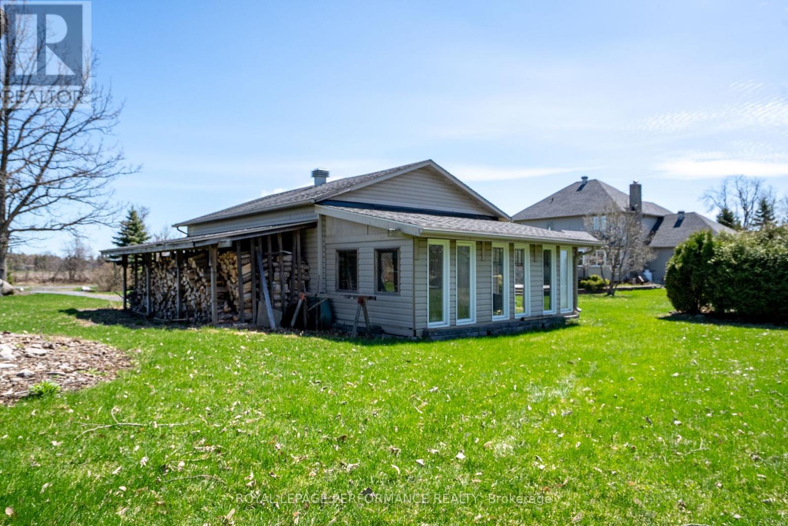 












19051 COUNTY 18 ROAD

,
South Glengarry,




Ontario
K0C1S0

