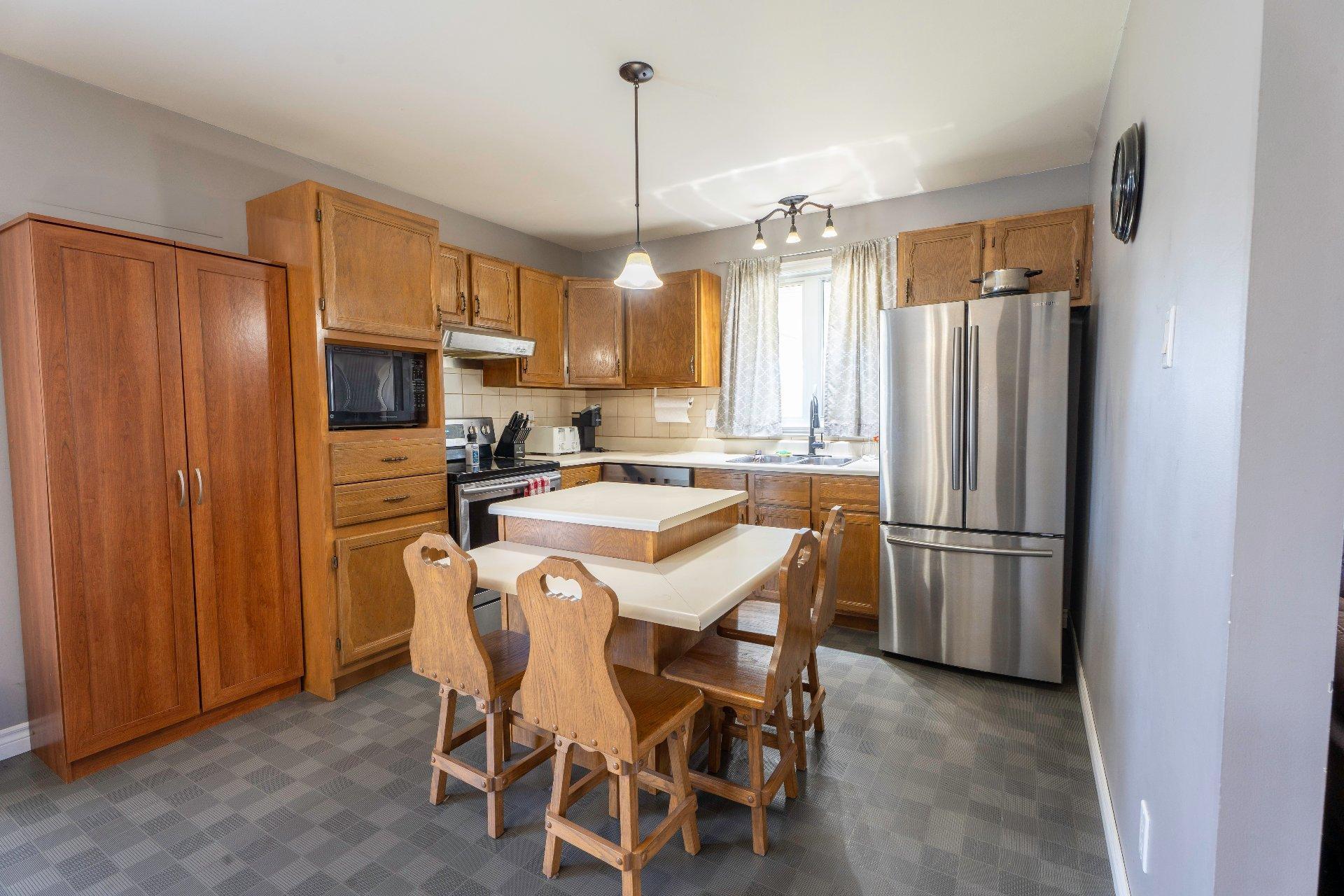 









425


Boul. Patrick

,
Drummondville,




QC
J2E1E3

