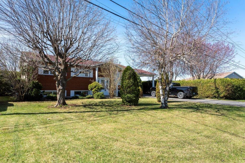 









425


Boul. Patrick

,
Drummondville,




QC
J2E1E3

