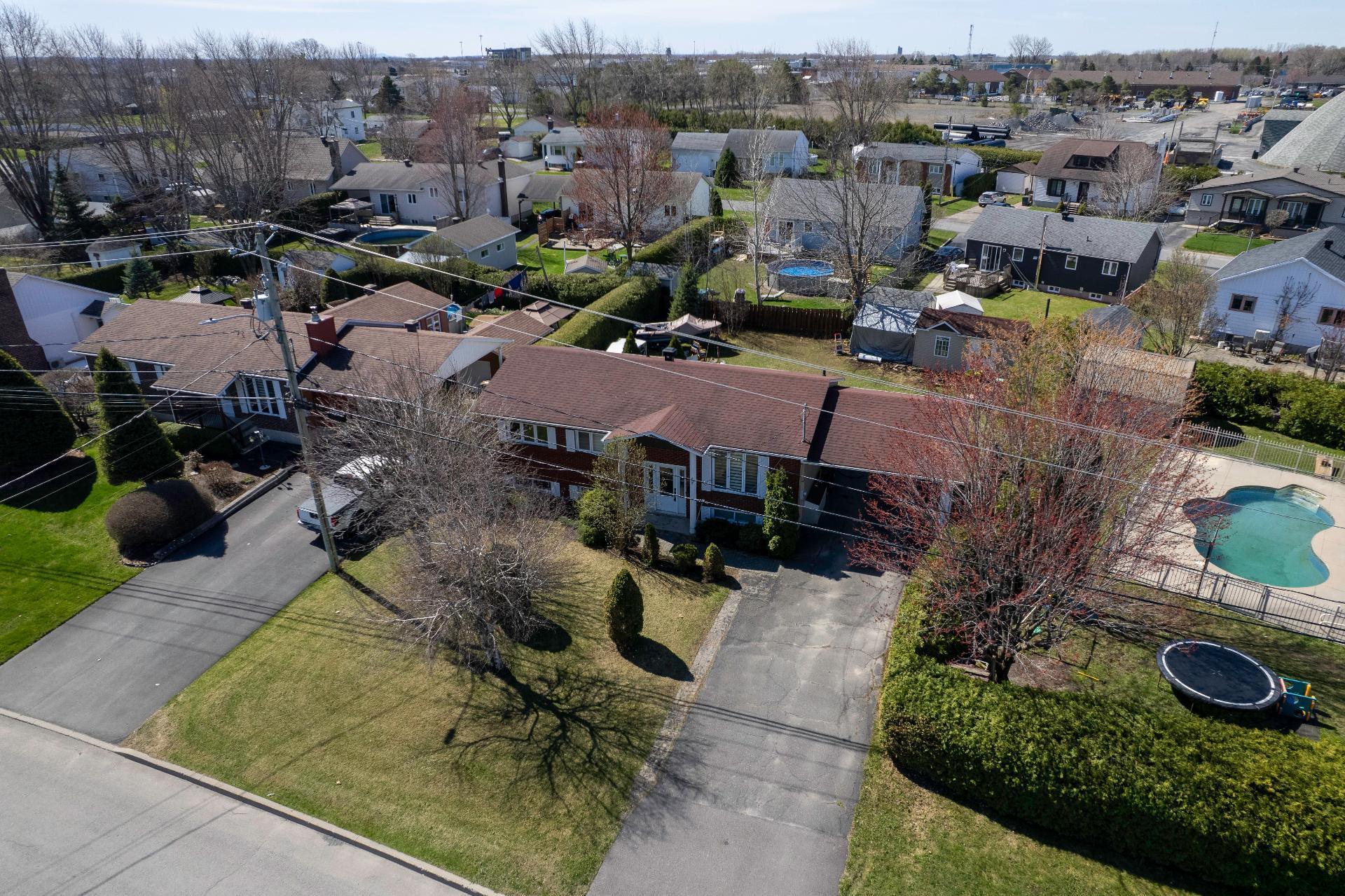 









425


Boul. Patrick

,
Drummondville,




QC
J2E1E3

