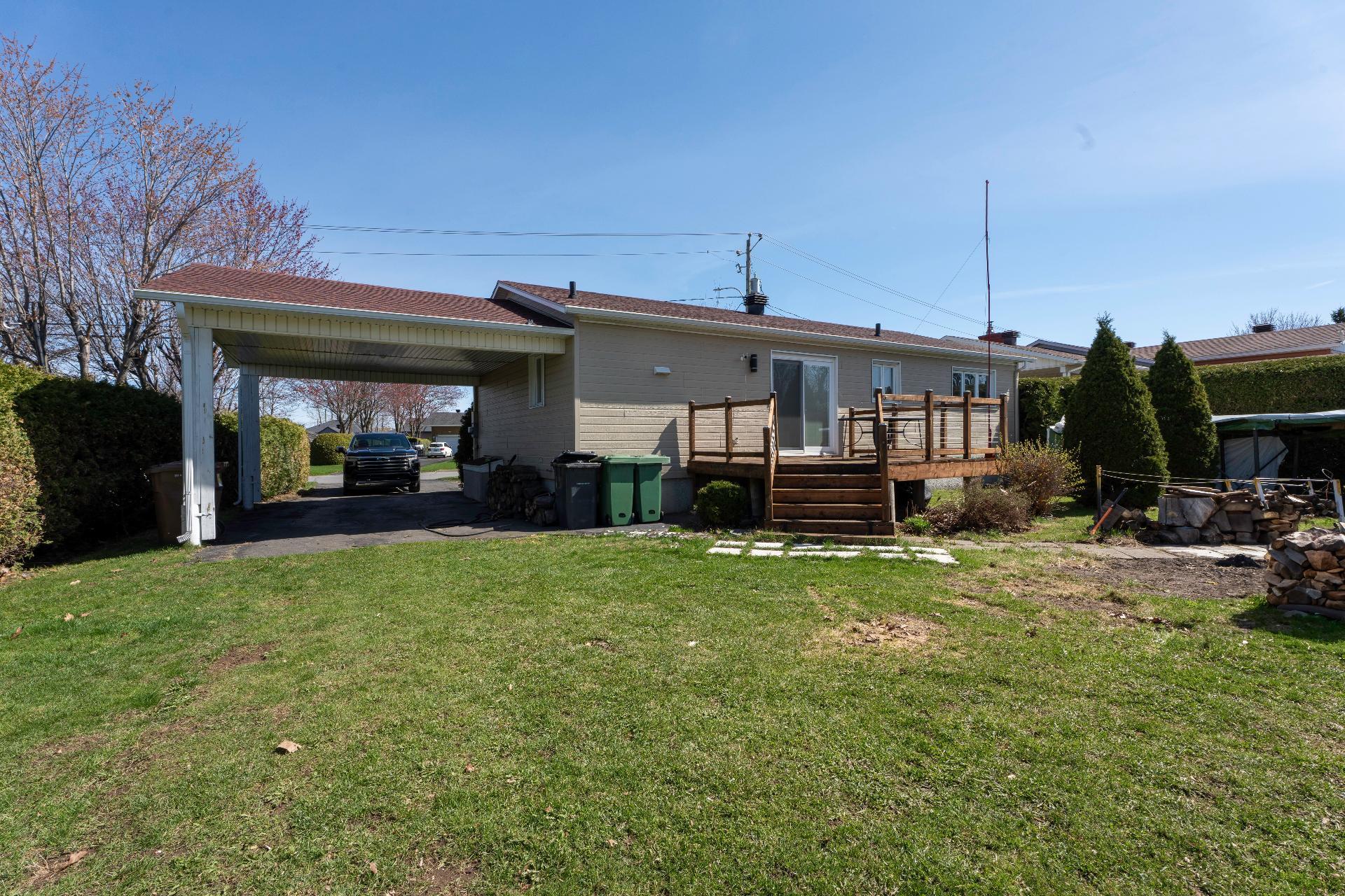 









425


Boul. Patrick

,
Drummondville,




QC
J2E1E3

