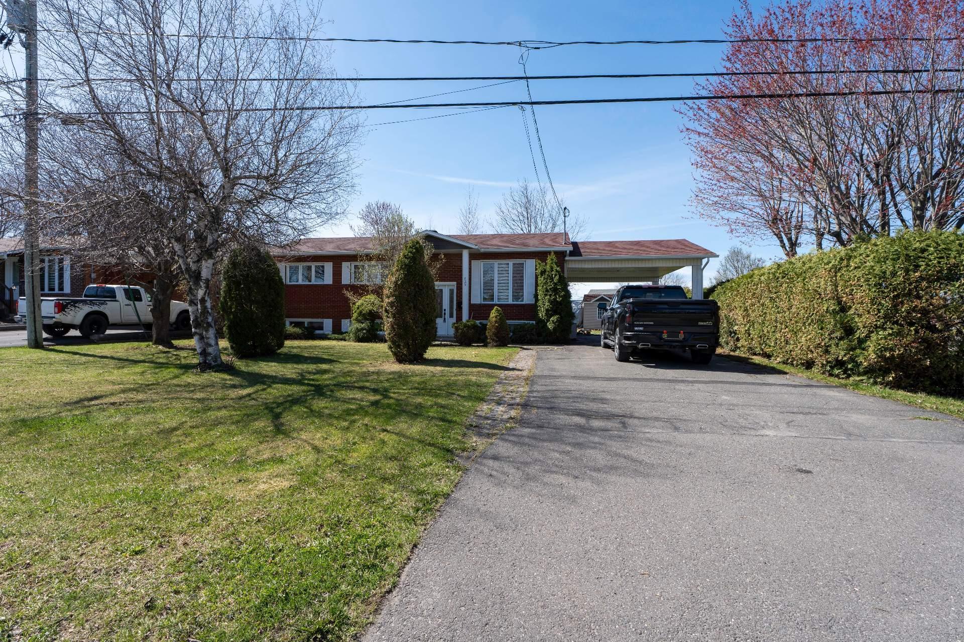 









425


Boul. Patrick

,
Drummondville,




QC
J2E1E3

