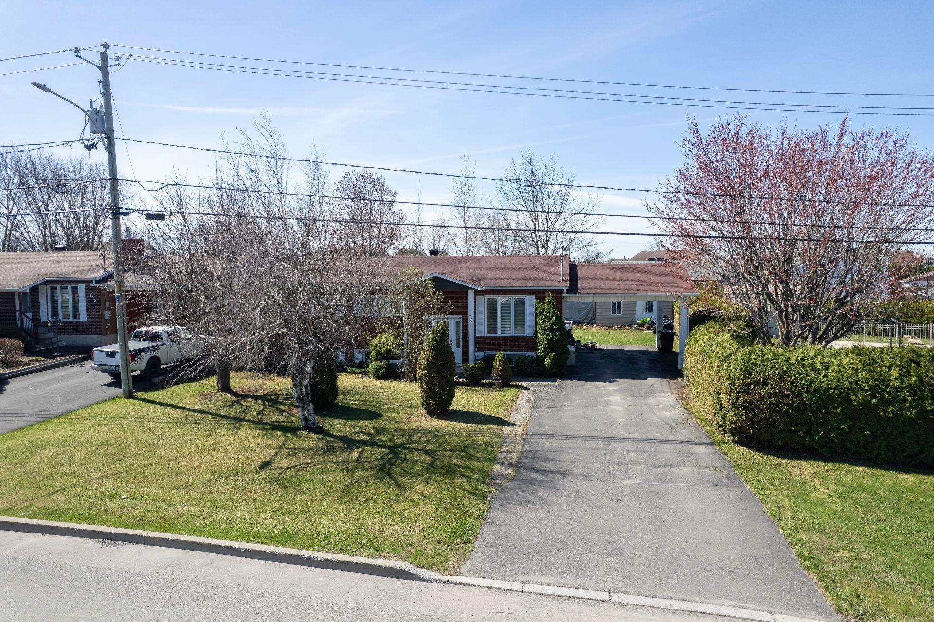 









425


Boul. Patrick

,
Drummondville,




QC
J2E1E3


