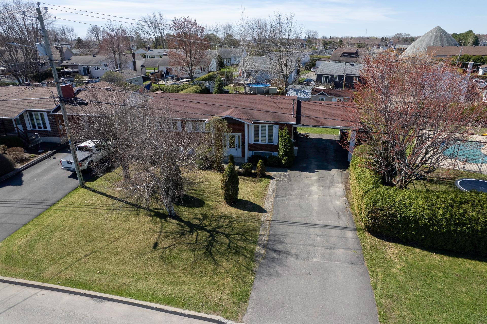 









425


Boul. Patrick

,
Drummondville,




QC
J2E1E3

