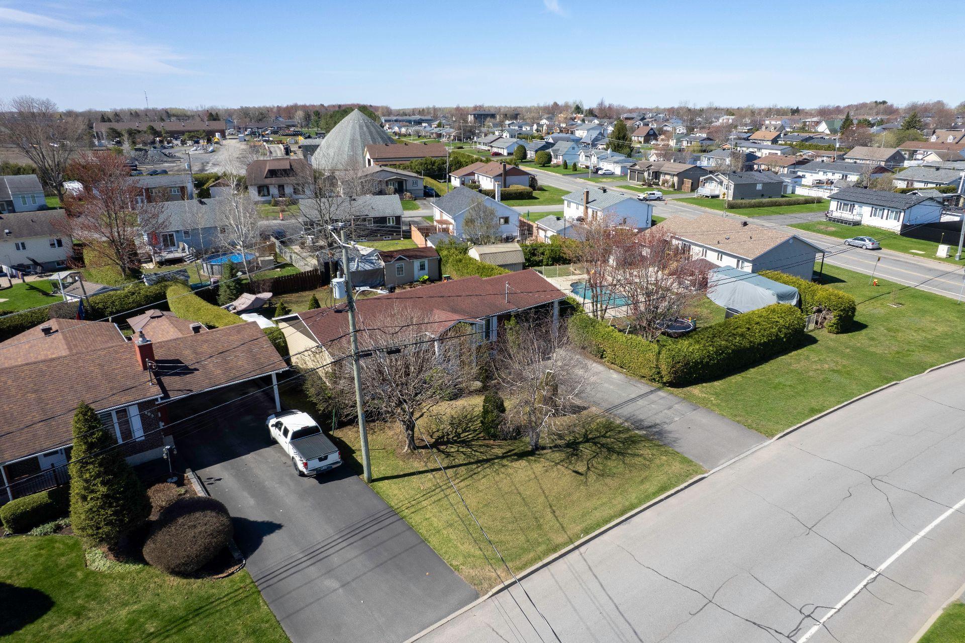 









425


Boul. Patrick

,
Drummondville,




QC
J2E1E3

