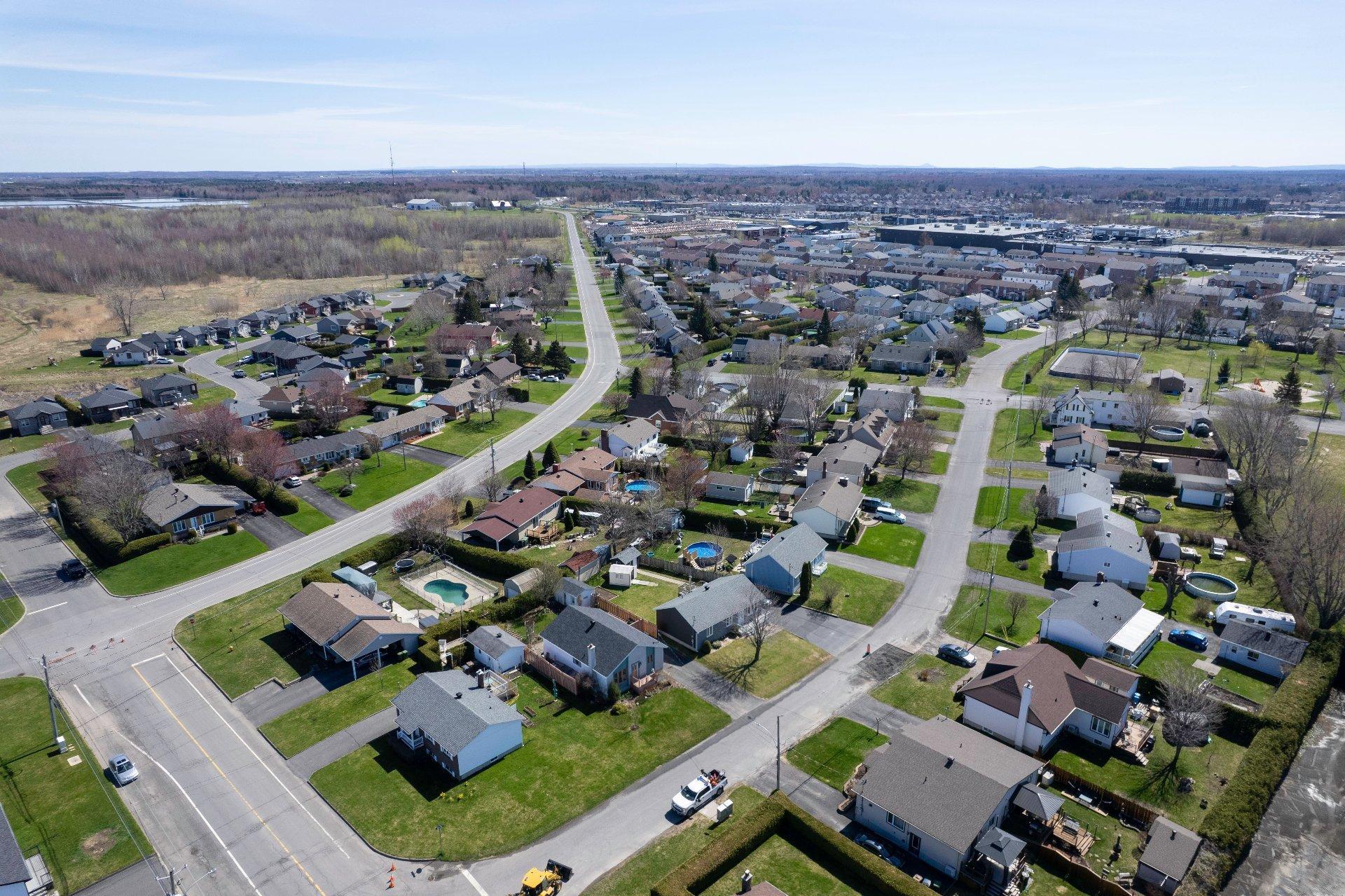 









425


Boul. Patrick

,
Drummondville,




QC
J2E1E3

