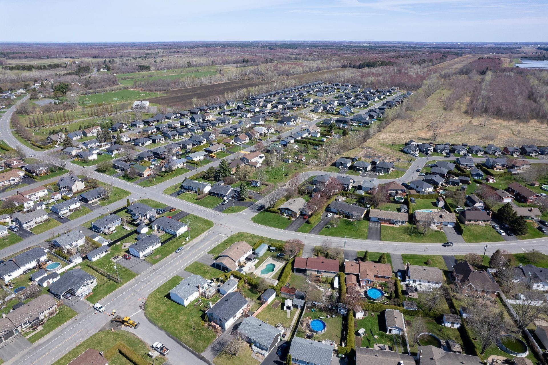 









425


Boul. Patrick

,
Drummondville,




QC
J2E1E3

